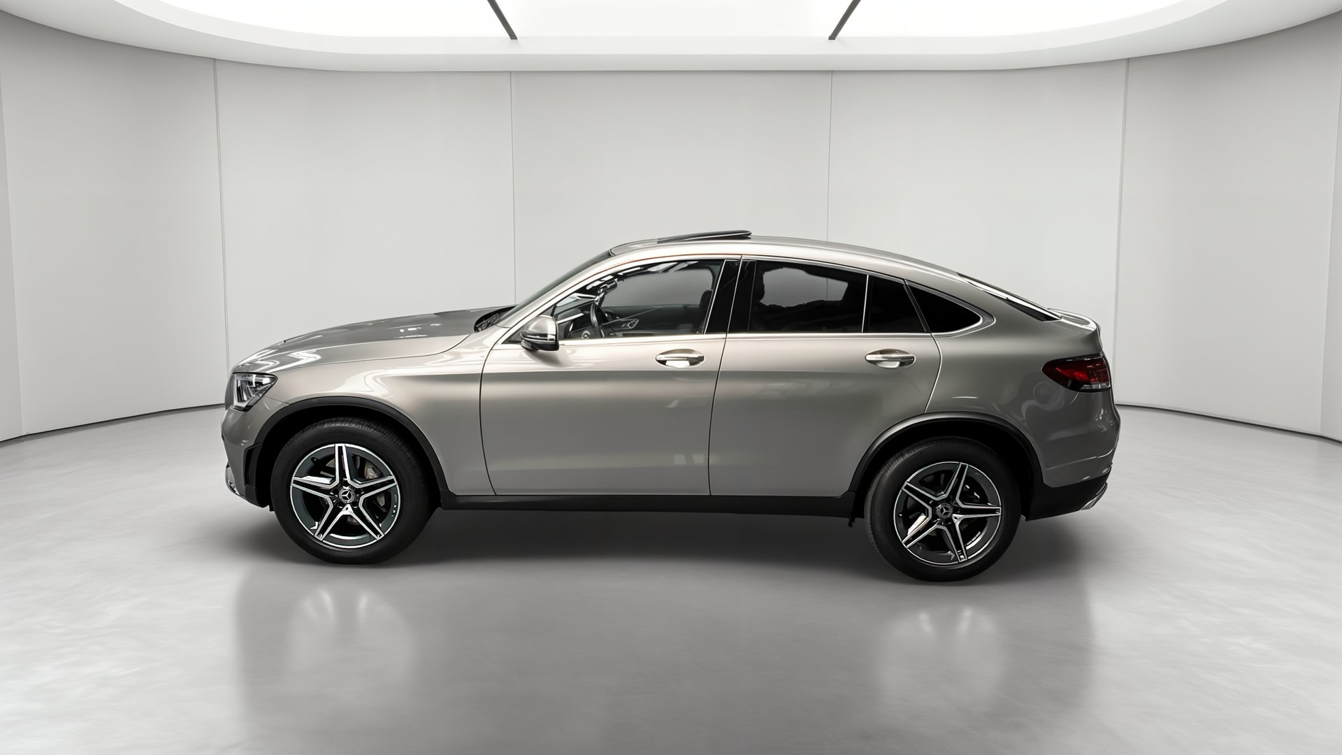 Mercedes-Benz GLC Coupé 300 e EQ POWER 9G-Tronic 4Matic AMG Line — Profil gauche
