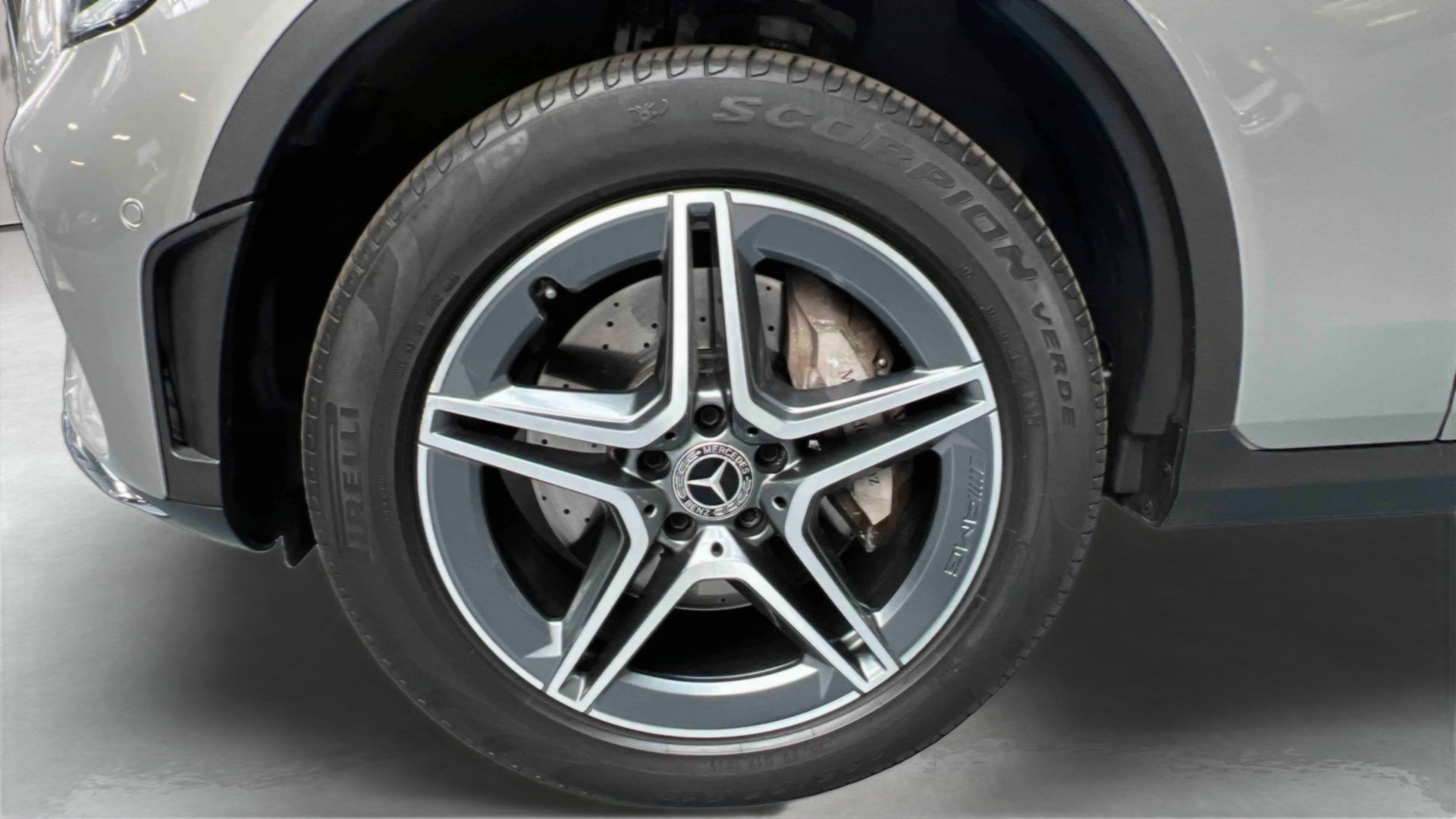 Mercedes-Benz GLC Coupé 300 e EQ POWER 9G-Tronic 4Matic AMG Line — Pneu avant gauche