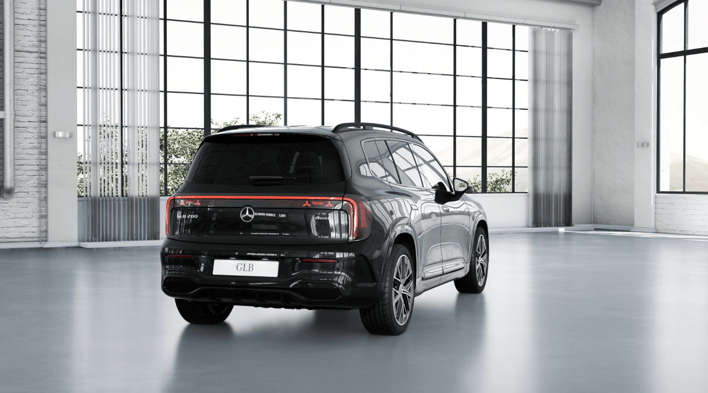 Mercedes-Benz GLB 200 4MATIC AMG Line — 3/4 arrière droit