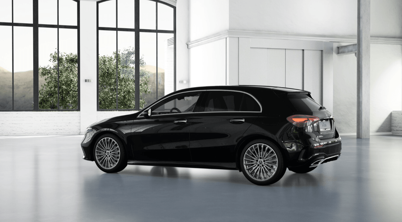Mercedes-Benz Classe A 200 d AMG Line — 3/4 arrière gauche