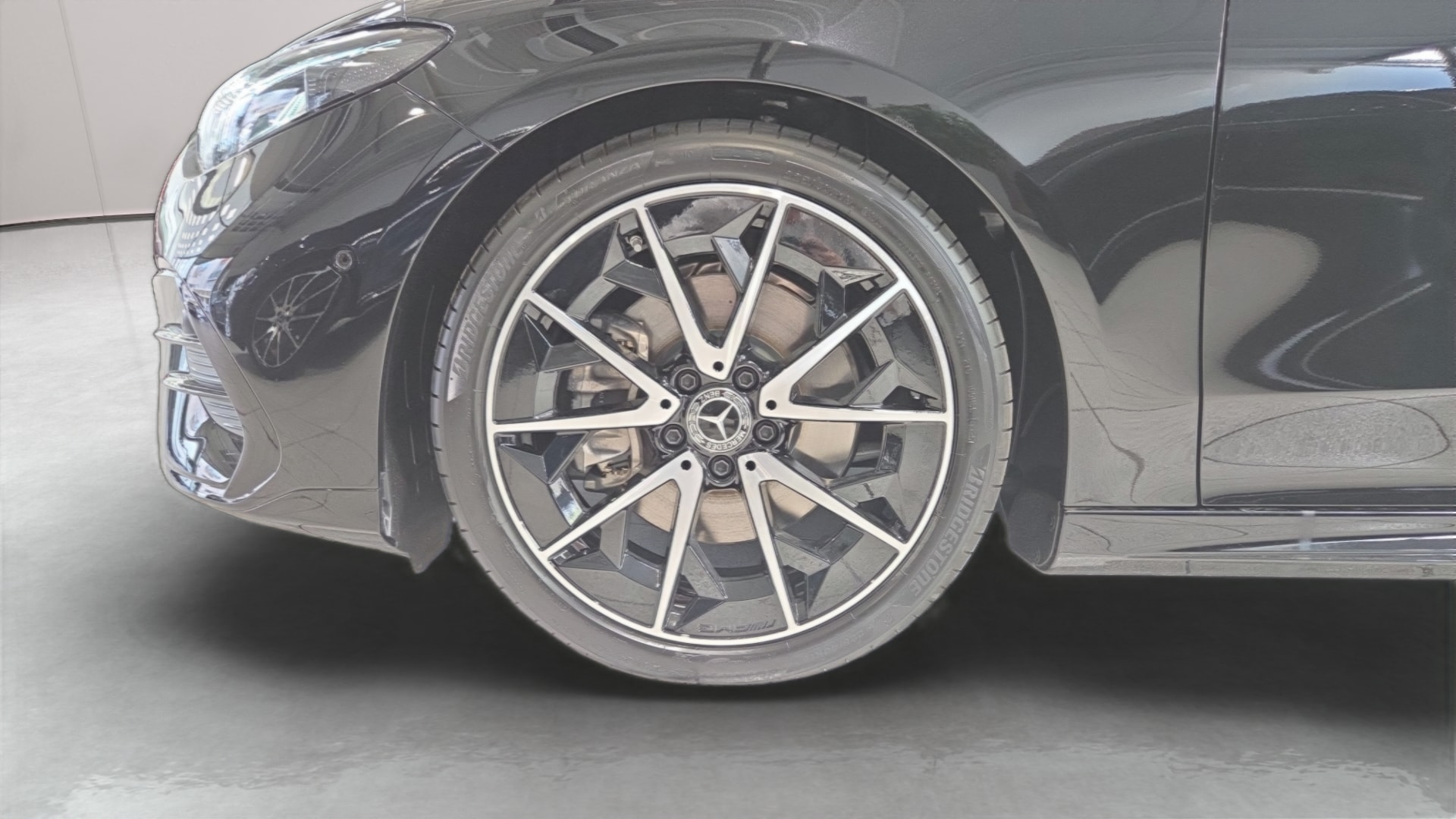 Mercedes-Benz CLA 200 8F-eDCT AMG Line — Pneu avant gauche