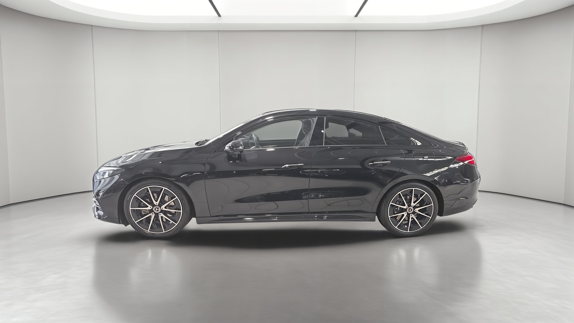 Mercedes-Benz CLA 200 8F-eDCT AMG Line — Profil gauche