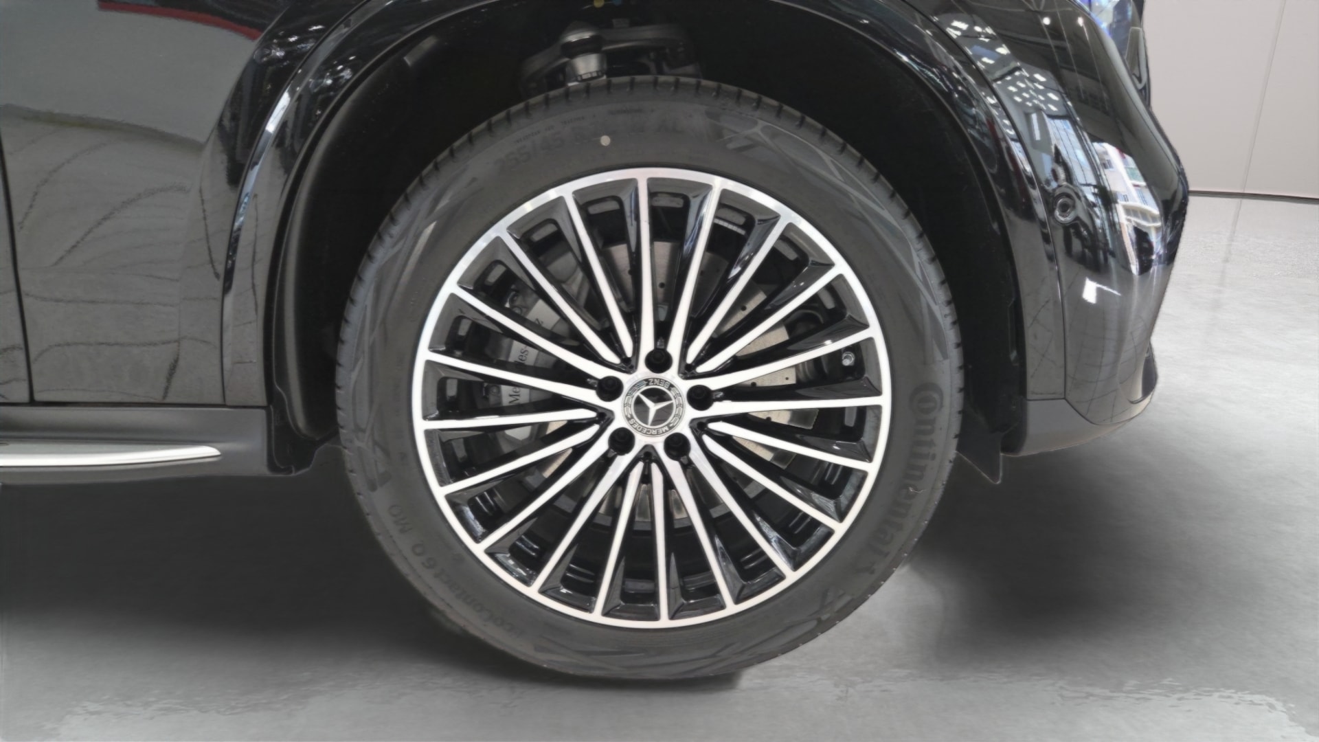 Mercedes-Benz GLC Coupe 300 e Hybrid EQ 9G-Tronic 4Matic AMG Line — Pneu avant gauche