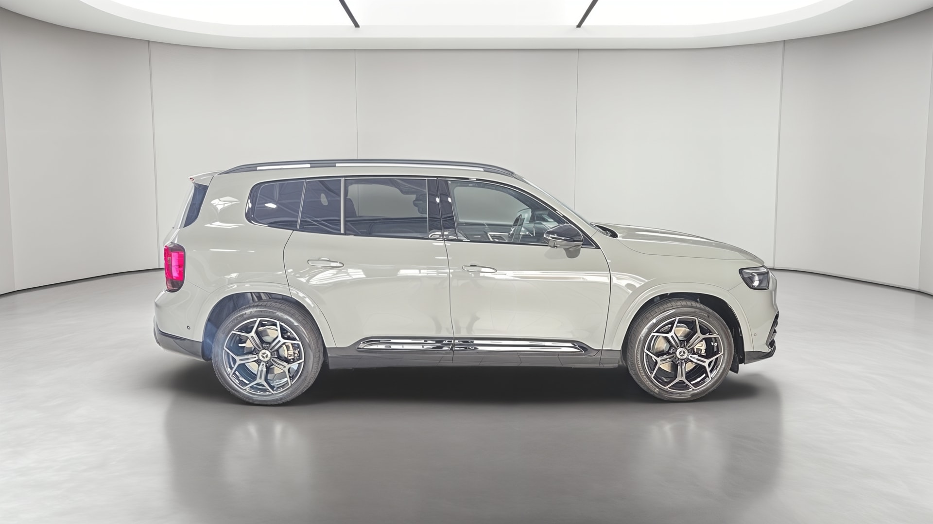 Mercedes-Benz GLB 200 AMG Line — Profil droit