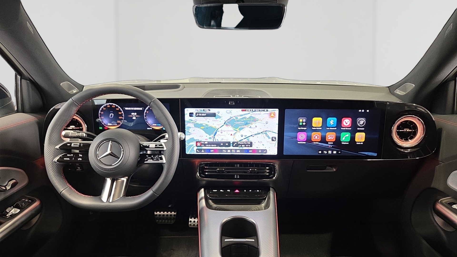 Mercedes-Benz GLB 200 AMG Line — Planche de bord