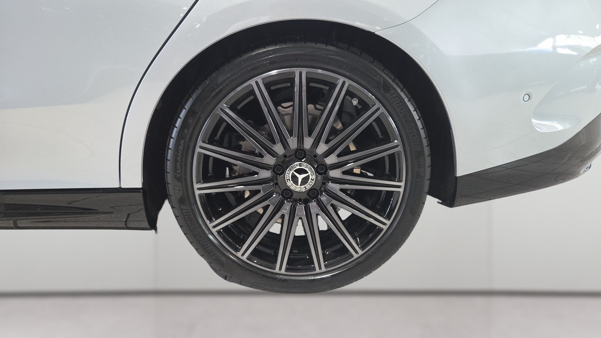 Mercedes-Benz CLA Shooting Brake 200 AMG Line — photo 18