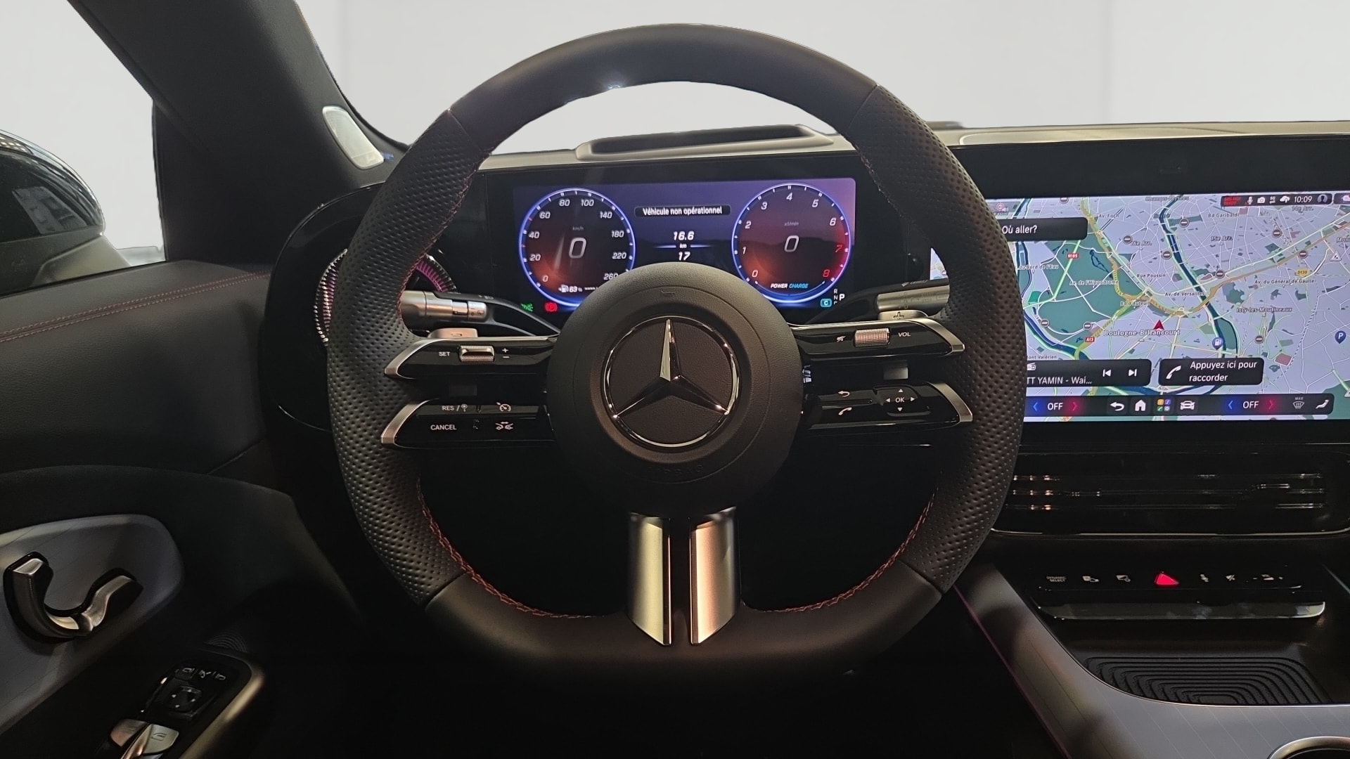Mercedes-Benz CLA Shooting Brake 200 AMG Line — Poste de pilotage