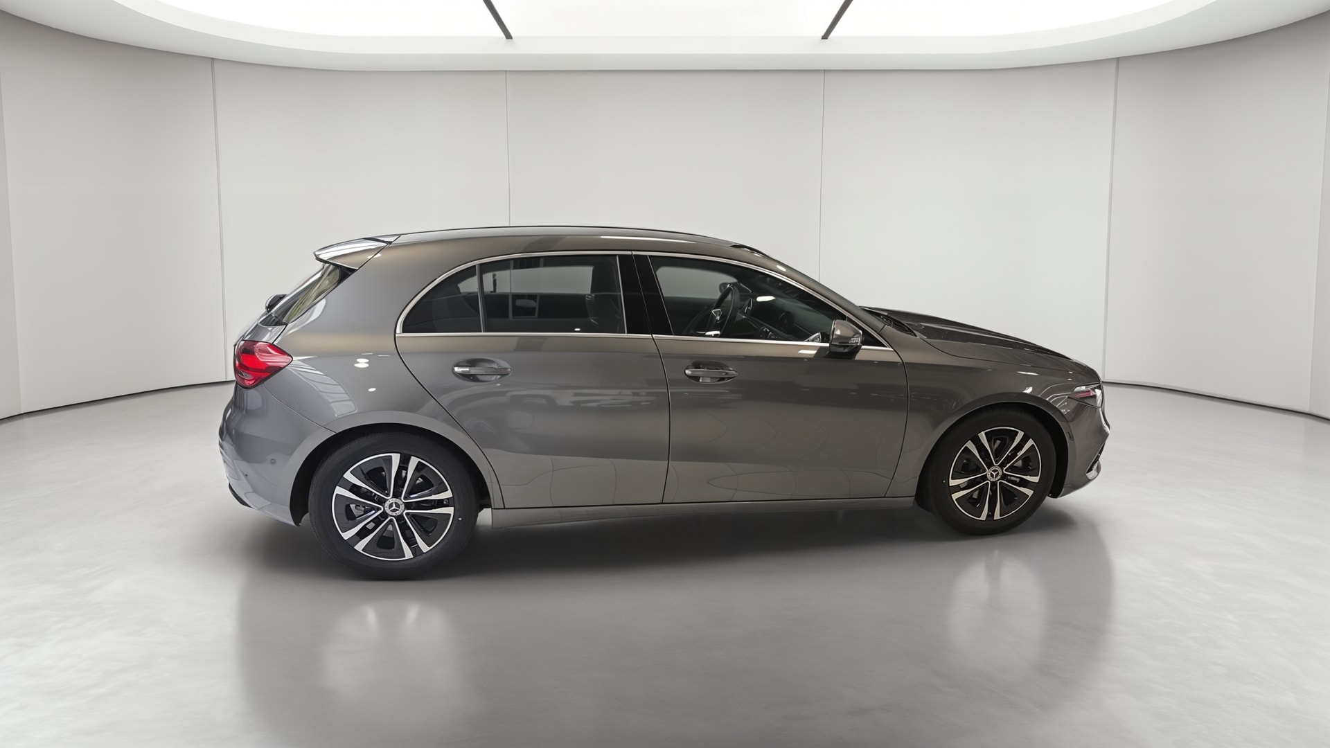 Mercedes-Benz Classe A 180 Business Line — Profil droit
