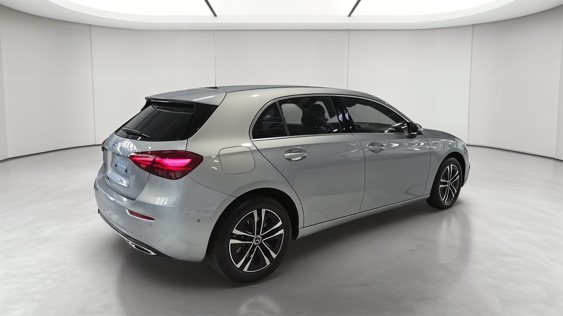 Mercedes-Benz Classe A 250 e Hybrid EQ Business Line — 3/4 arrière droit