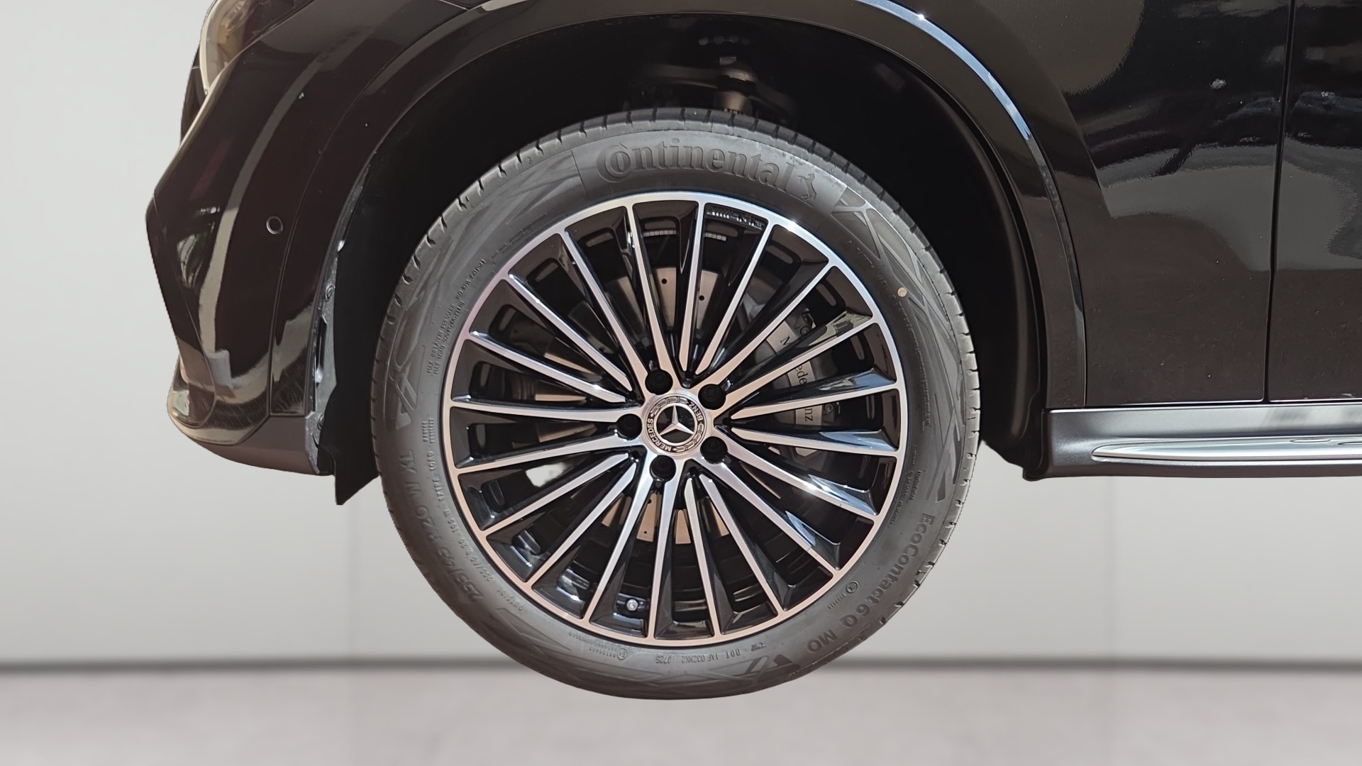 Mercedes-Benz GLC 300 e Hybrid EQ 4Matic AMG Line + — photo 17