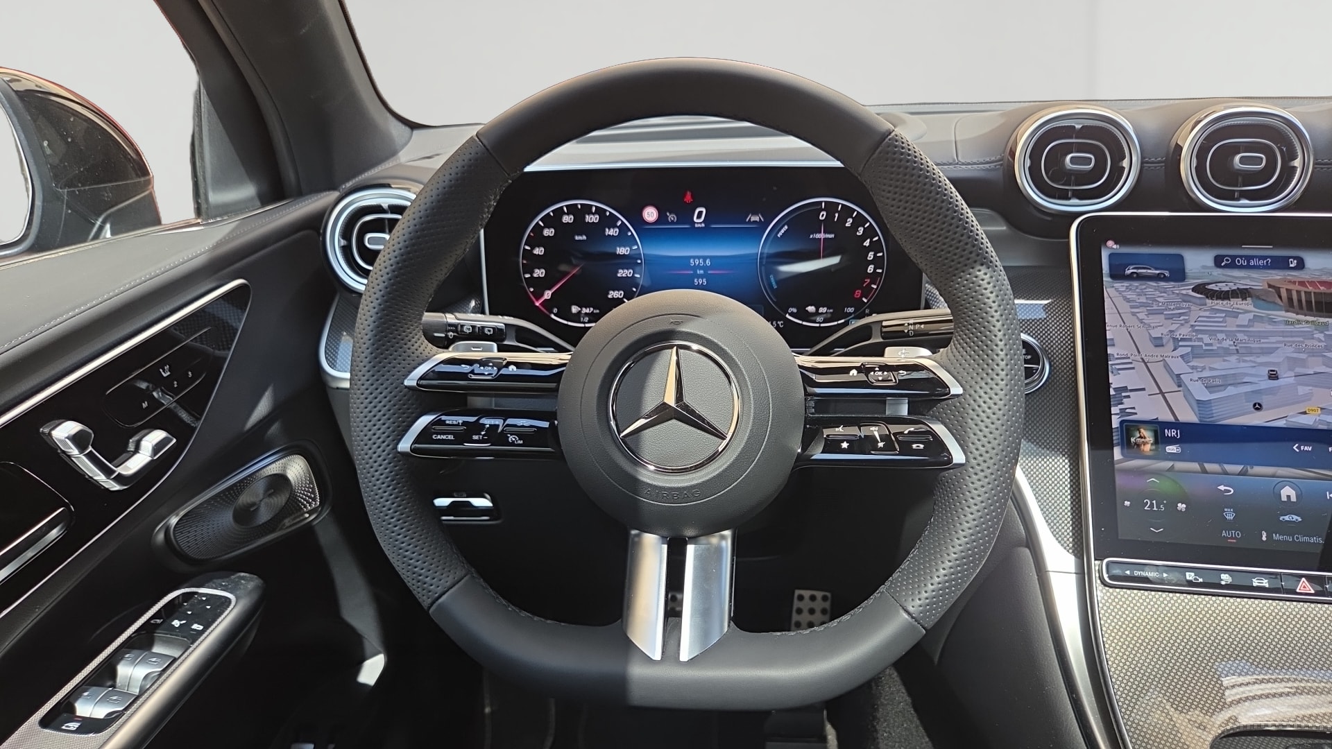 Mercedes-Benz GLC 300 e Hybrid EQ 4Matic AMG Line + — Poste de pilotage