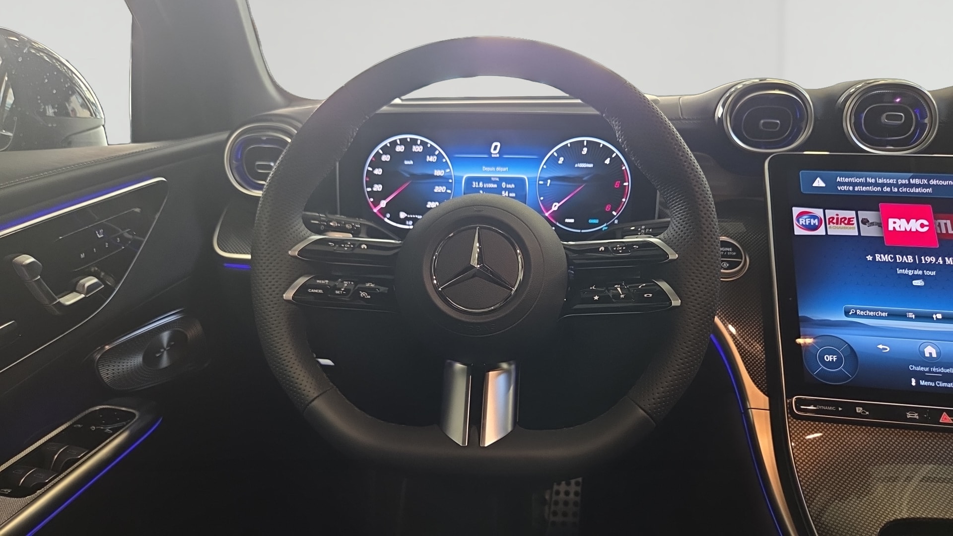 Mercedes-Benz GLC 220 d 4Matic AMG Line — Poste de pilotage