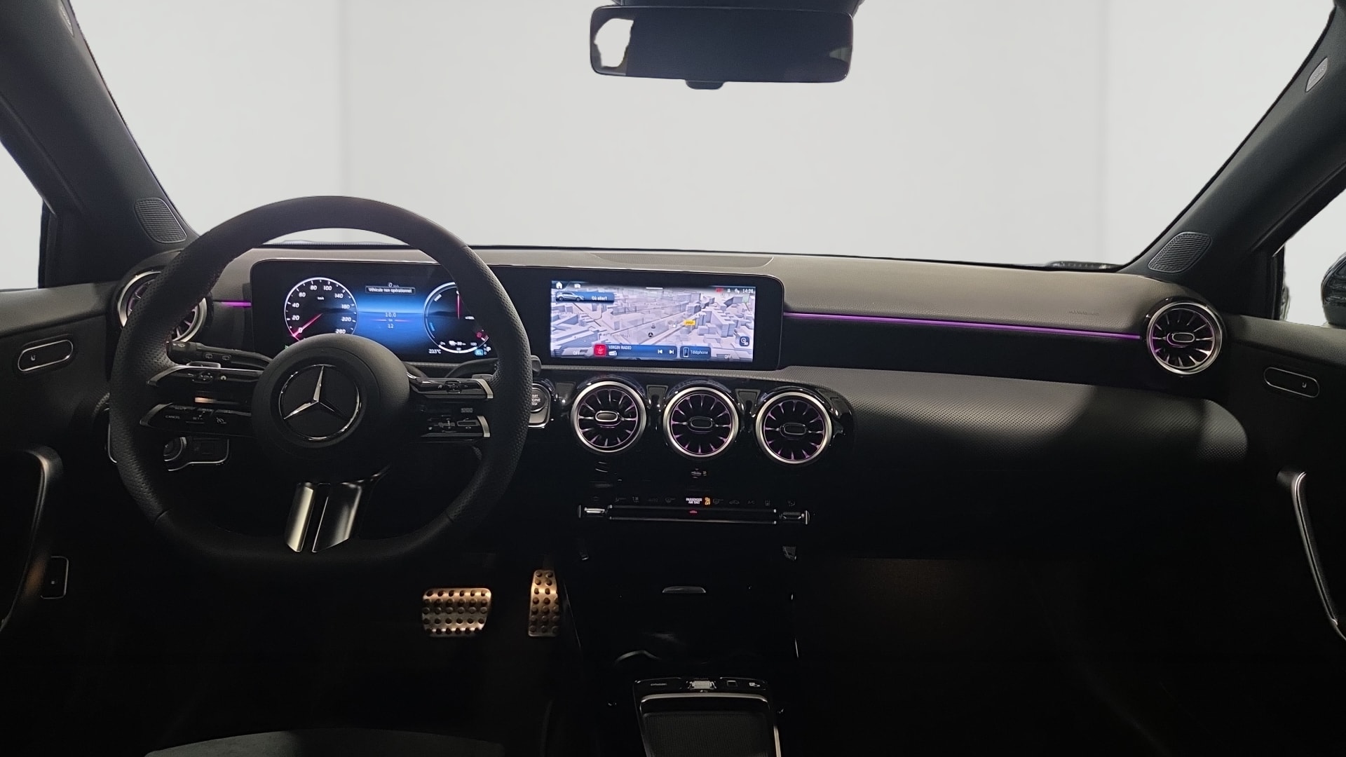 Mercedes-Benz Classe A 250 e Hybrid EQ AMG Line — Planche de bord