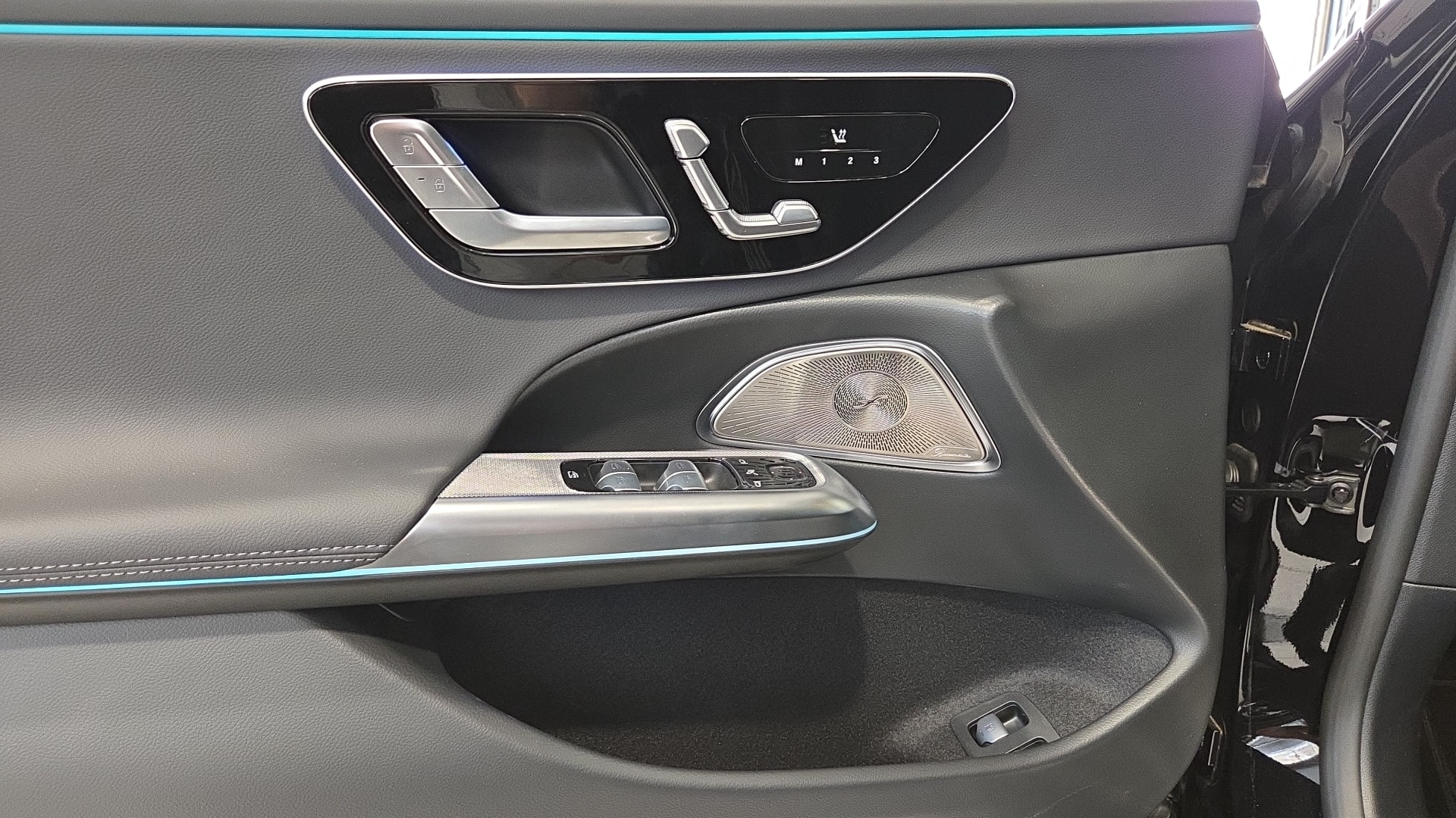 Mercedes-Benz Classe E 300 e Hybrid EQ 9G-Tronic AMG Line + — photo 22