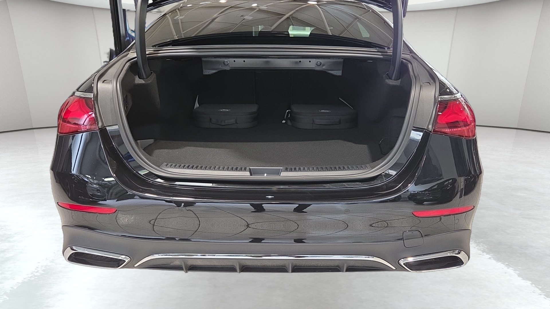 Mercedes-Benz Classe E 300 e Hybrid EQ 9G-Tronic AMG Line + — Coffre