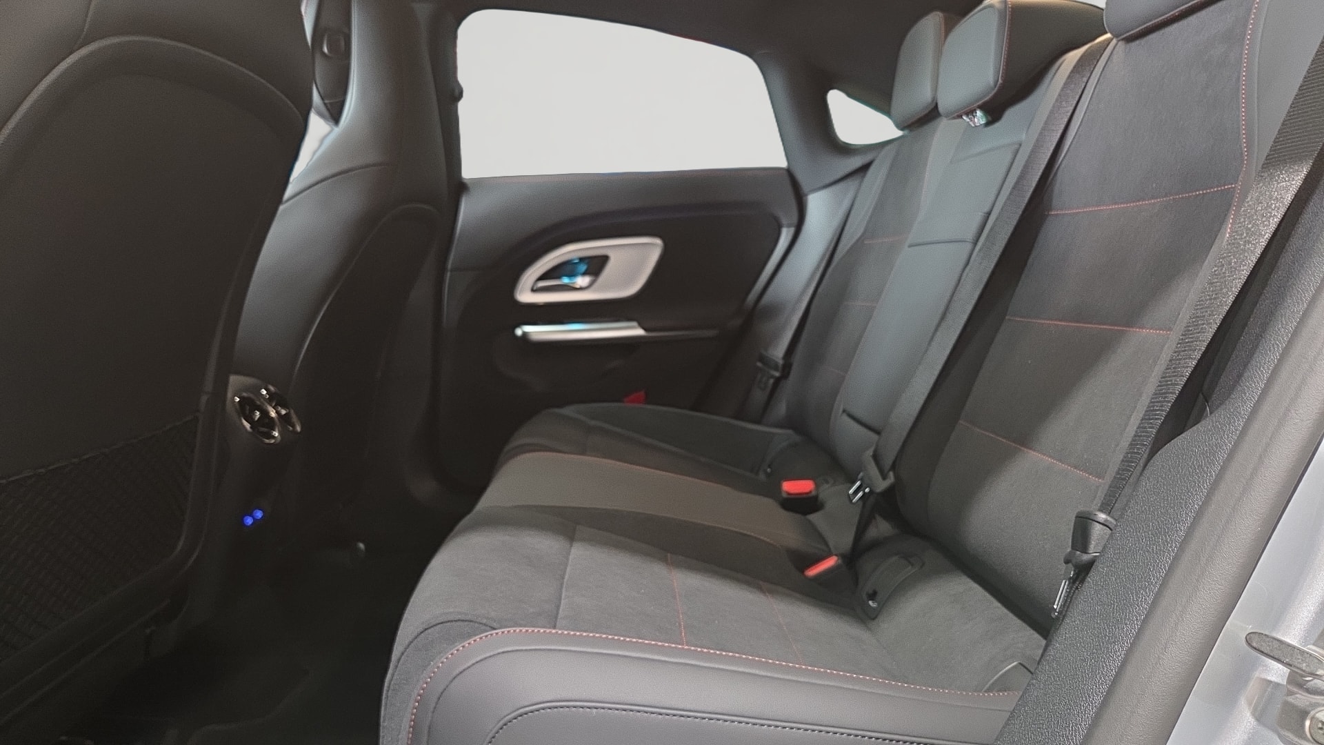 Mercedes-Benz CLA 250+ electrique Business Line — Siège arrière gauche