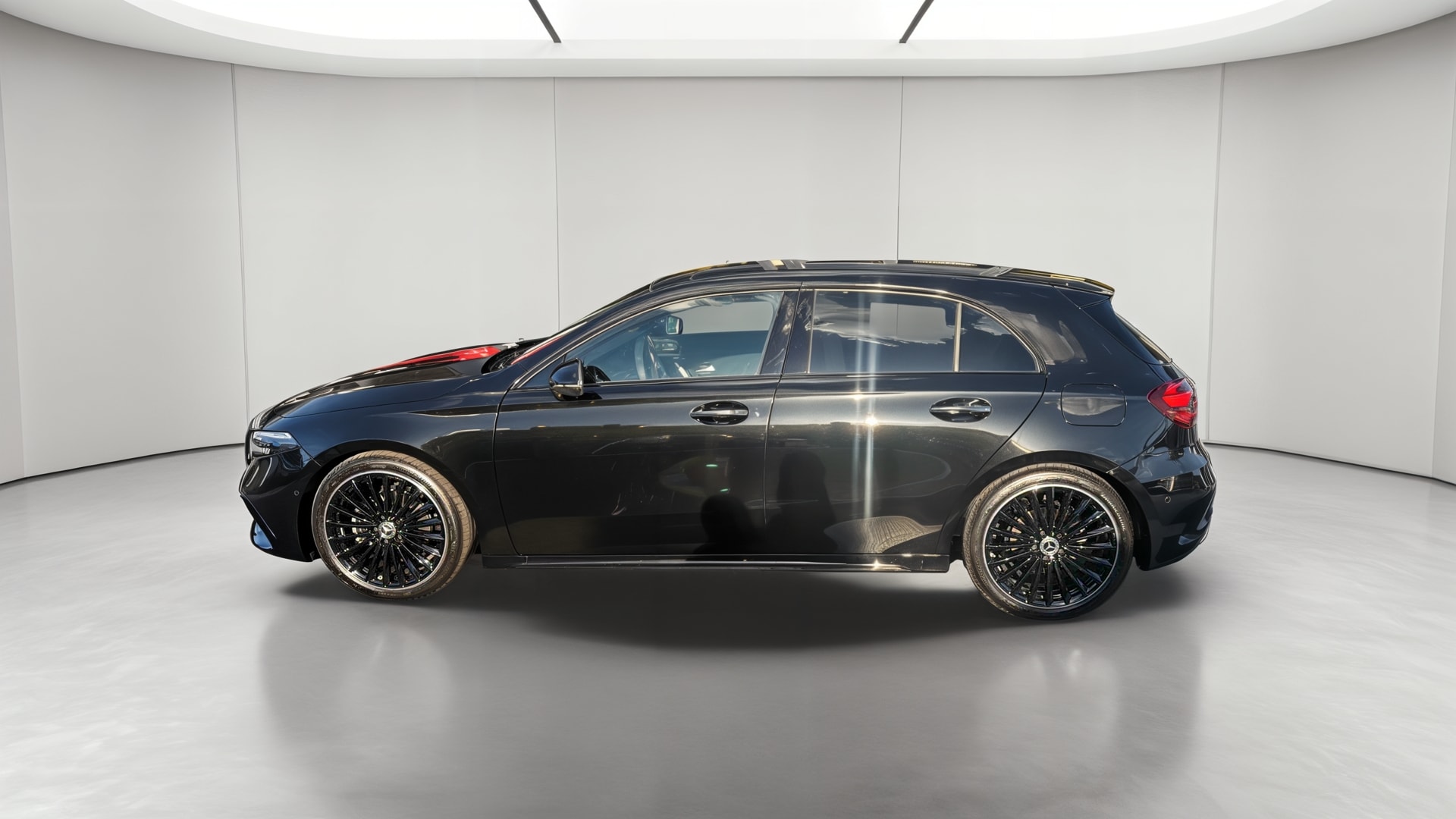 Mercedes-Benz Classe A 200 d AMG Line — Profil gauche
