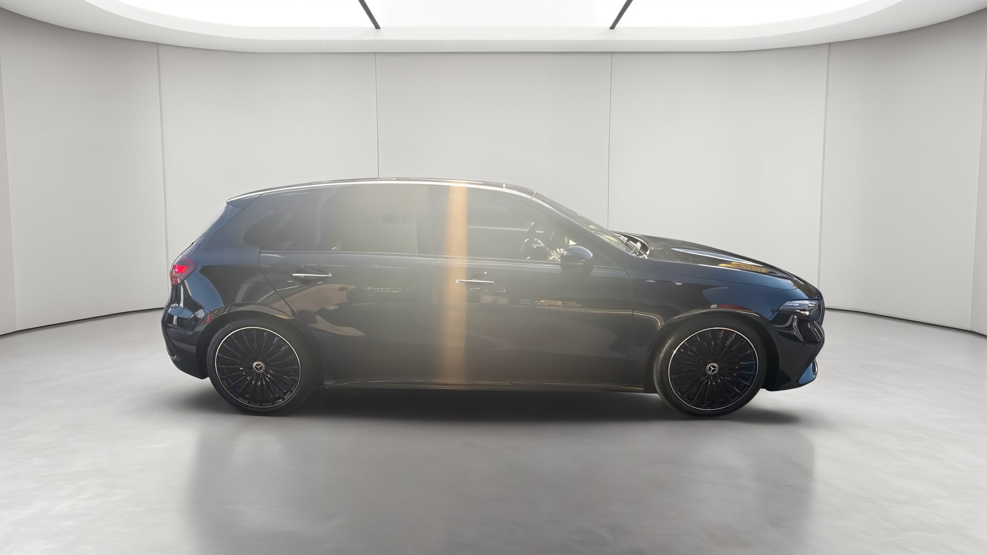 Mercedes-Benz Classe A 200 d AMG Line — Profil droit