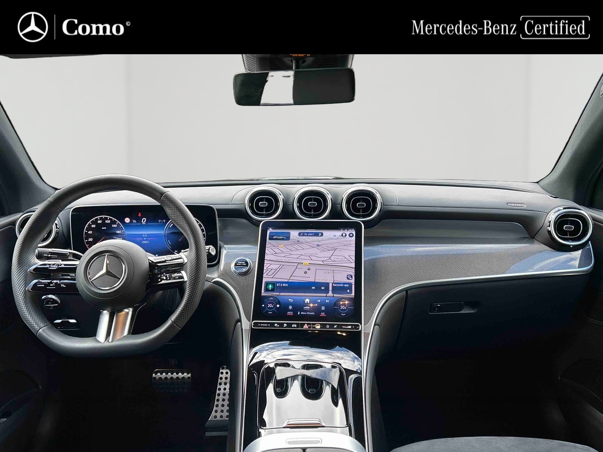 Mercedes-Benz GLC Coupe 300 e 9G-Tronic 4Matic AMG Line — Planche de bord