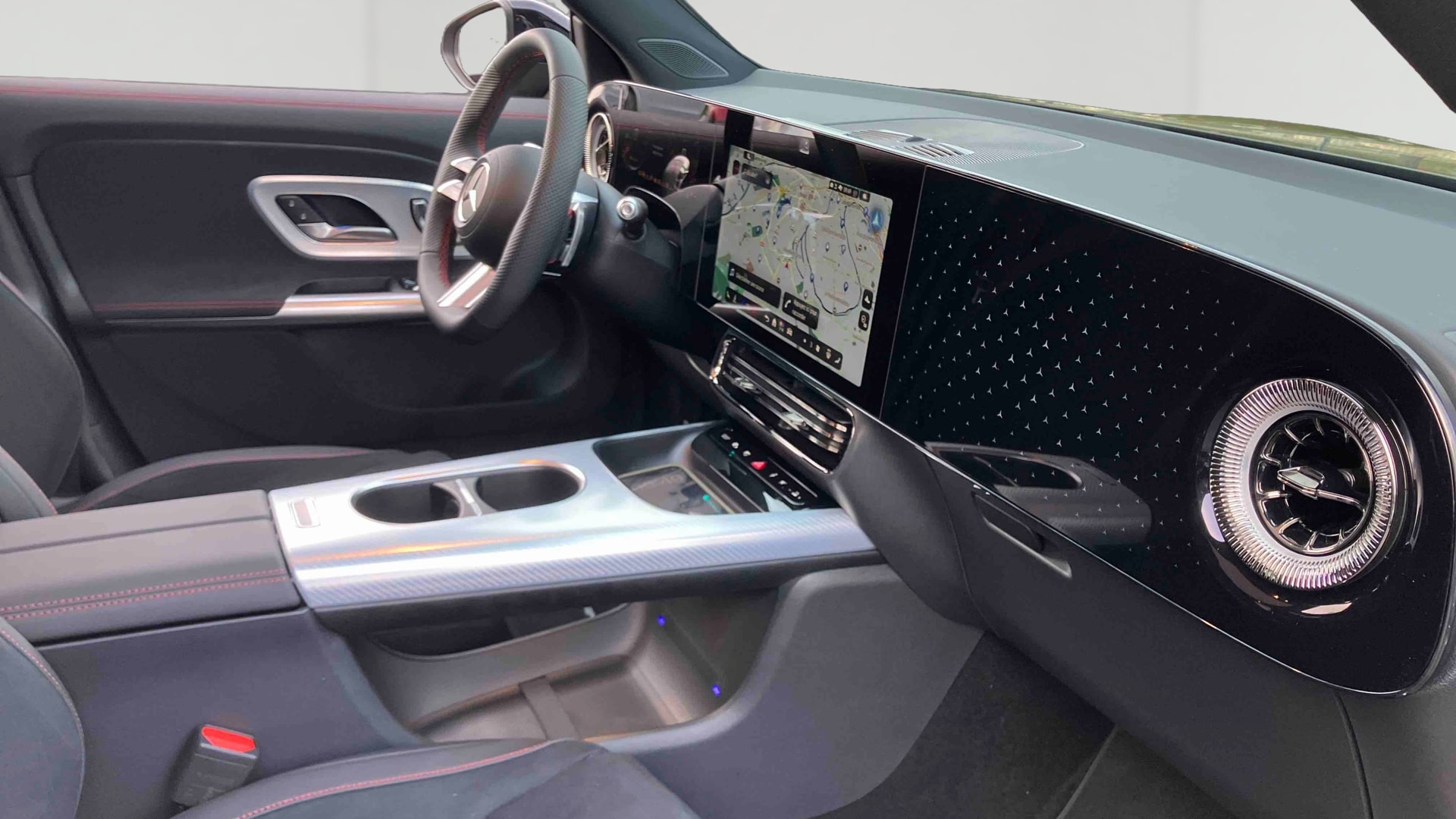Mercedes-Benz GLB 200 AMG LINE — photo 18