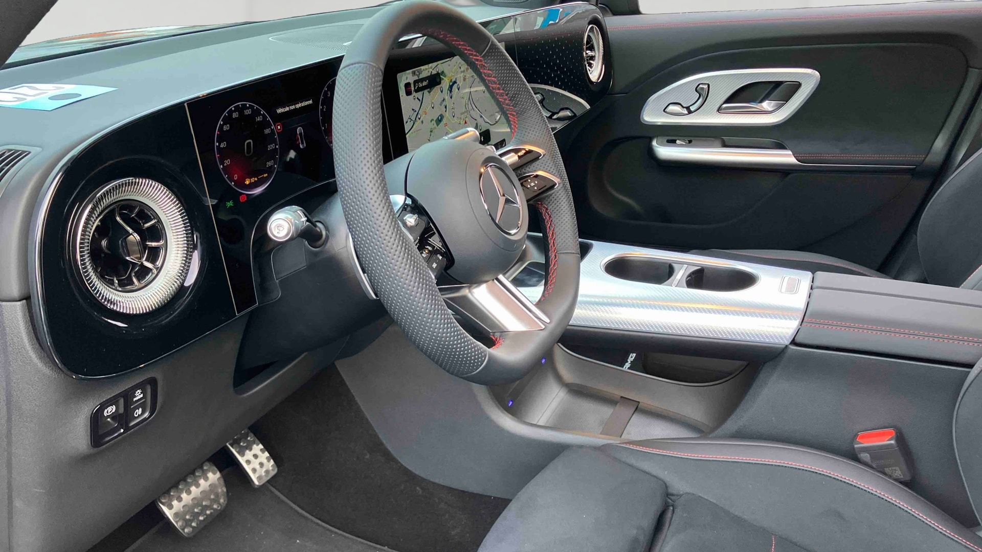 Mercedes-Benz GLB 200 AMG LINE — photo 17