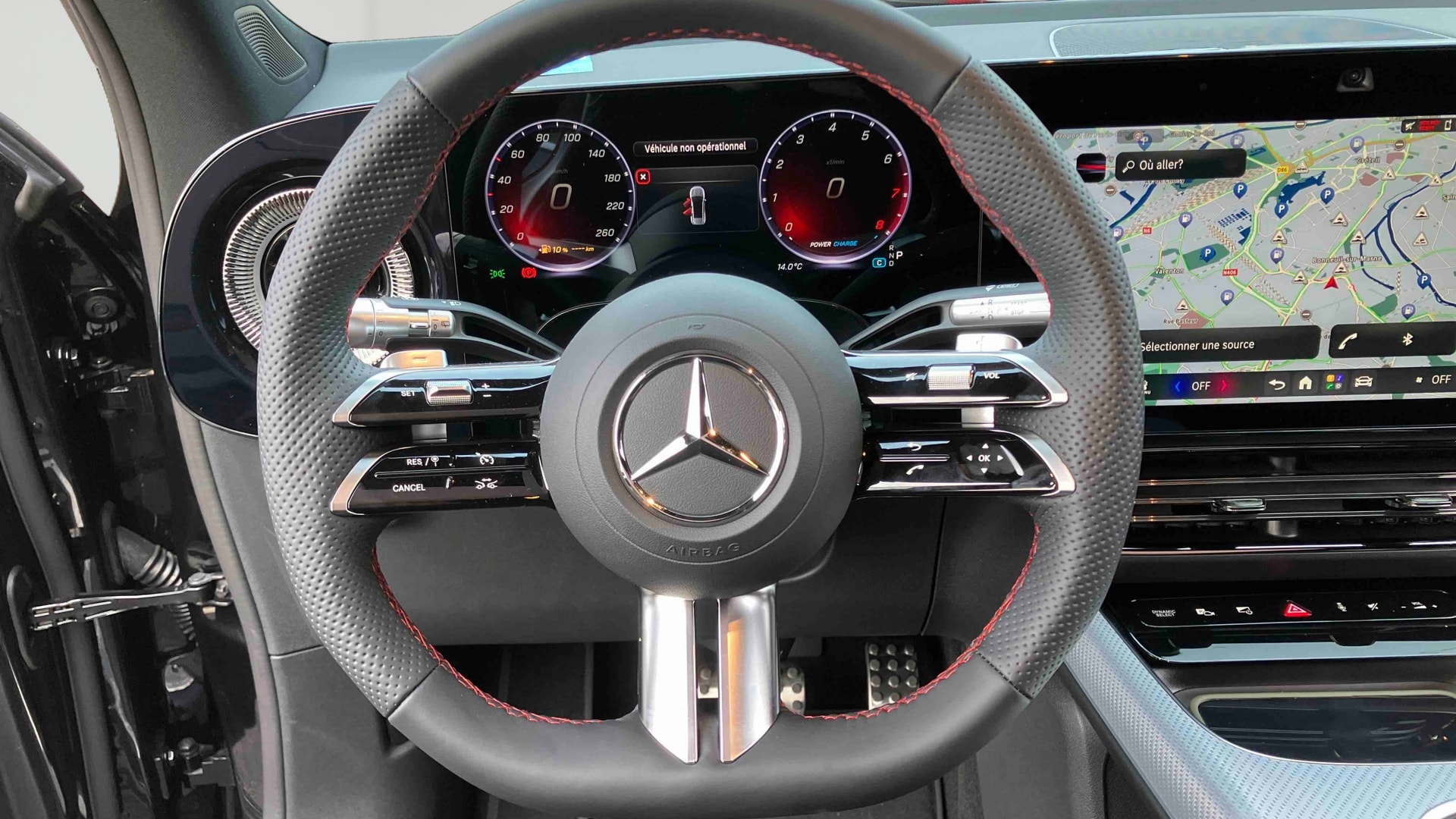 Mercedes-Benz GLB 200 AMG LINE — Poste de pilotage