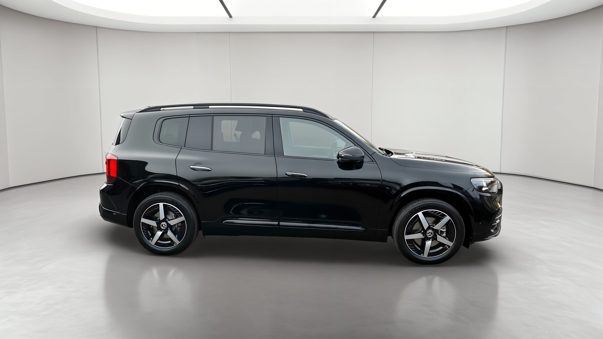 Mercedes-Benz GLB 200 AMG LINE — Profil gauche