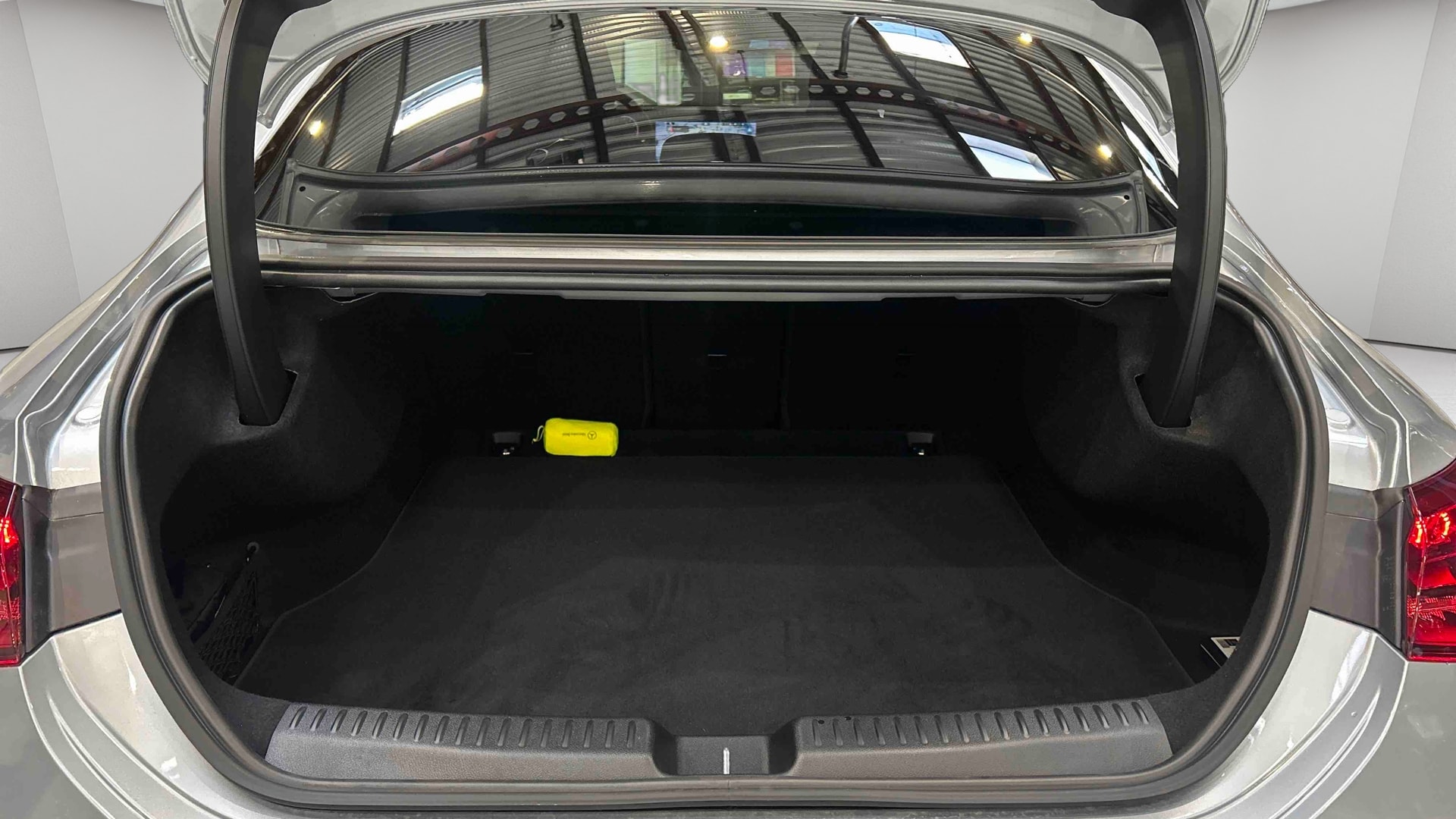 Mercedes-Benz CLA 200 8F-eDCT AMG Line — Coffre