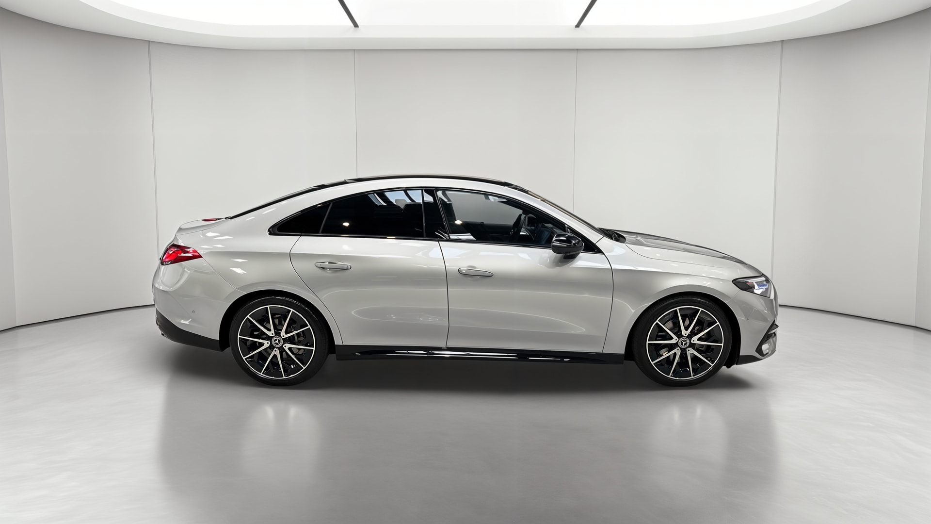 Mercedes-Benz CLA 200 8F-eDCT AMG Line — Profil droit