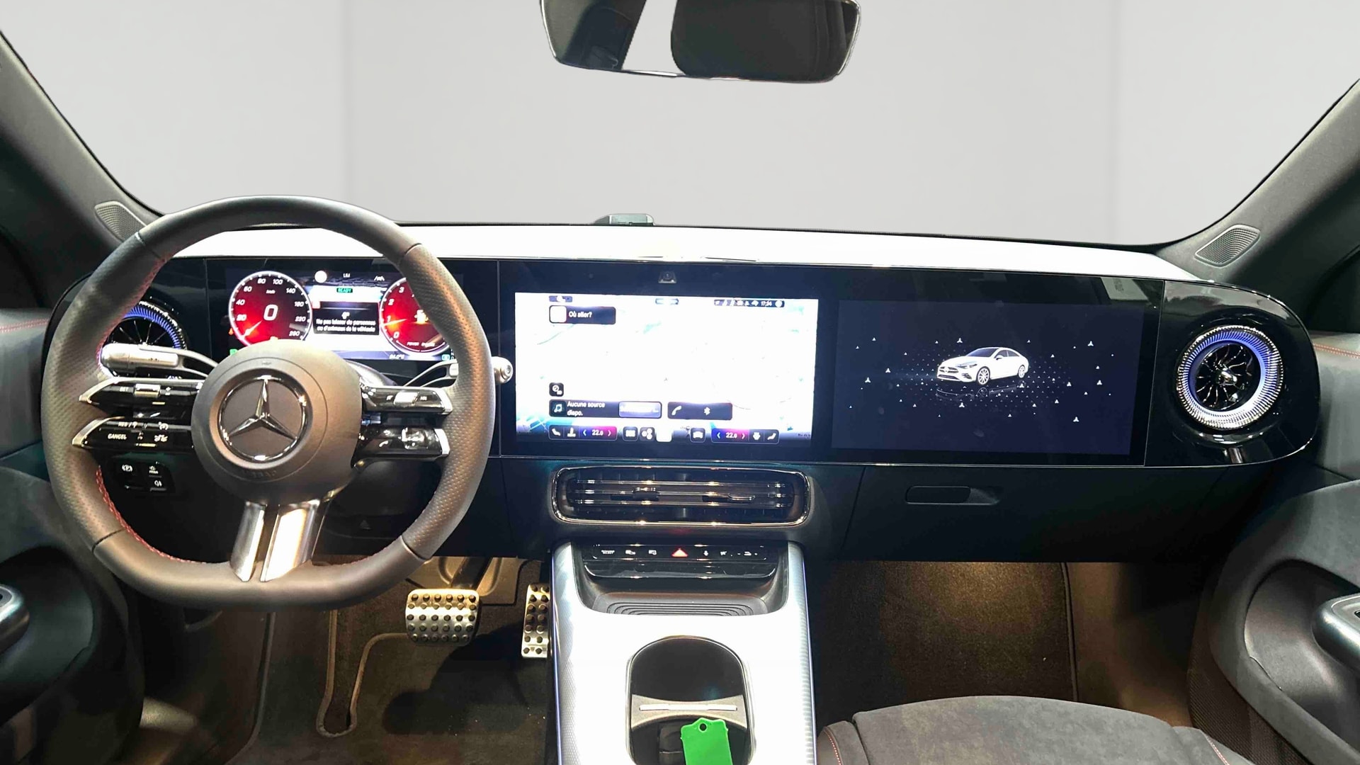 Mercedes-Benz CLA 200 8F-eDCT AMG Line — Planche de bord