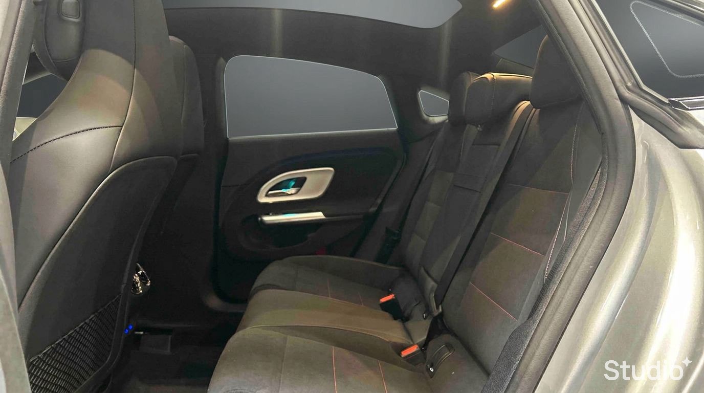 Mercedes-Benz CLA 200 8F-eDCT AMG Line — Siège arrière gauche