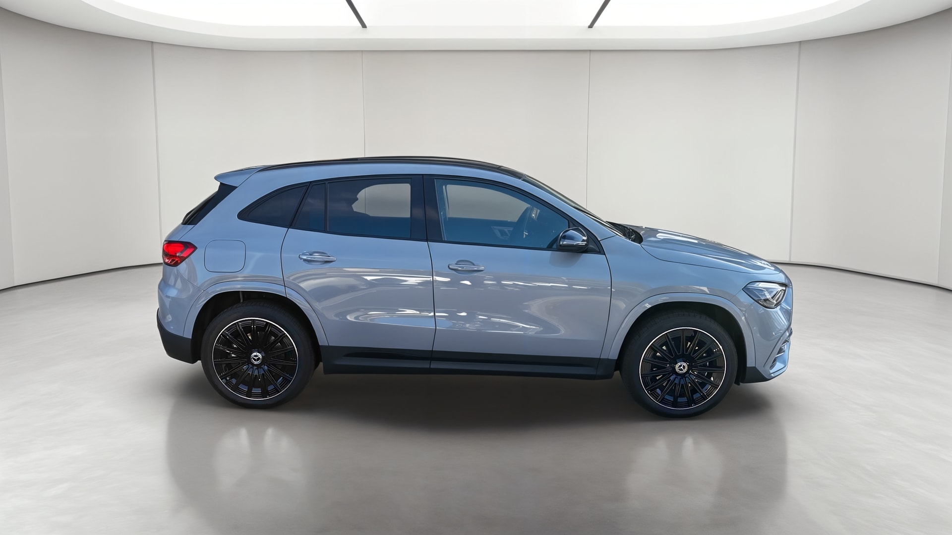 Mercedes-Benz GLA 250 e Hybrid EQ 8G-DCT Edition 140 — Profil droit