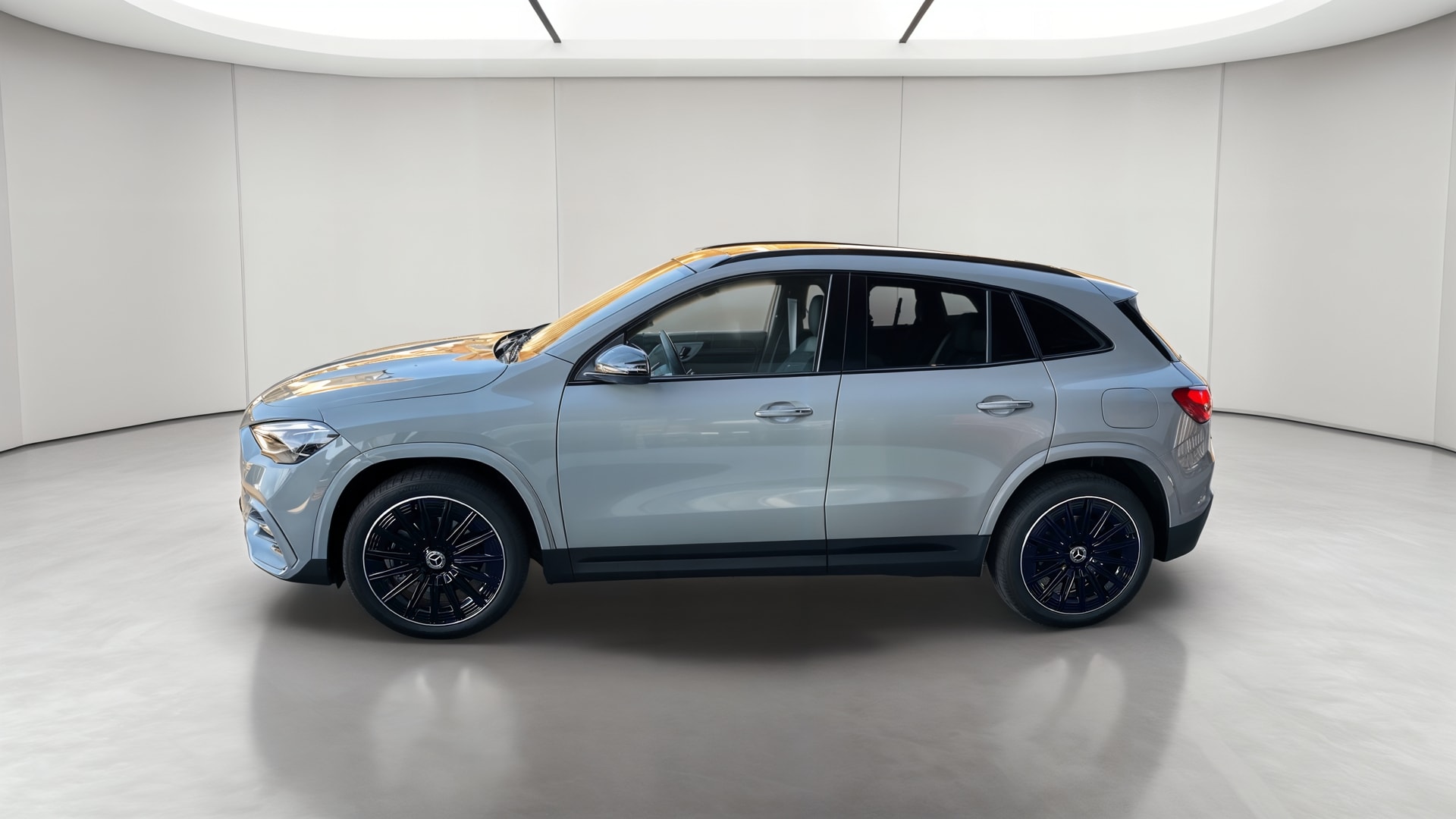 Mercedes-Benz GLA 250 e Hybrid EQ 8G-DCT Edition 140 — Profil gauche