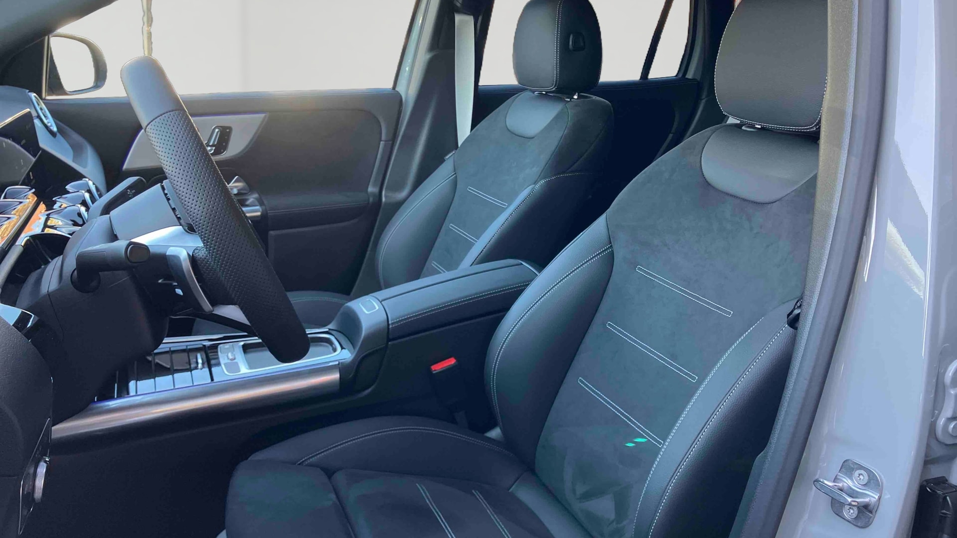 Mercedes-Benz GLA 250 e Hybrid EQ 8G-DCT Edition 140 — Planche de bord