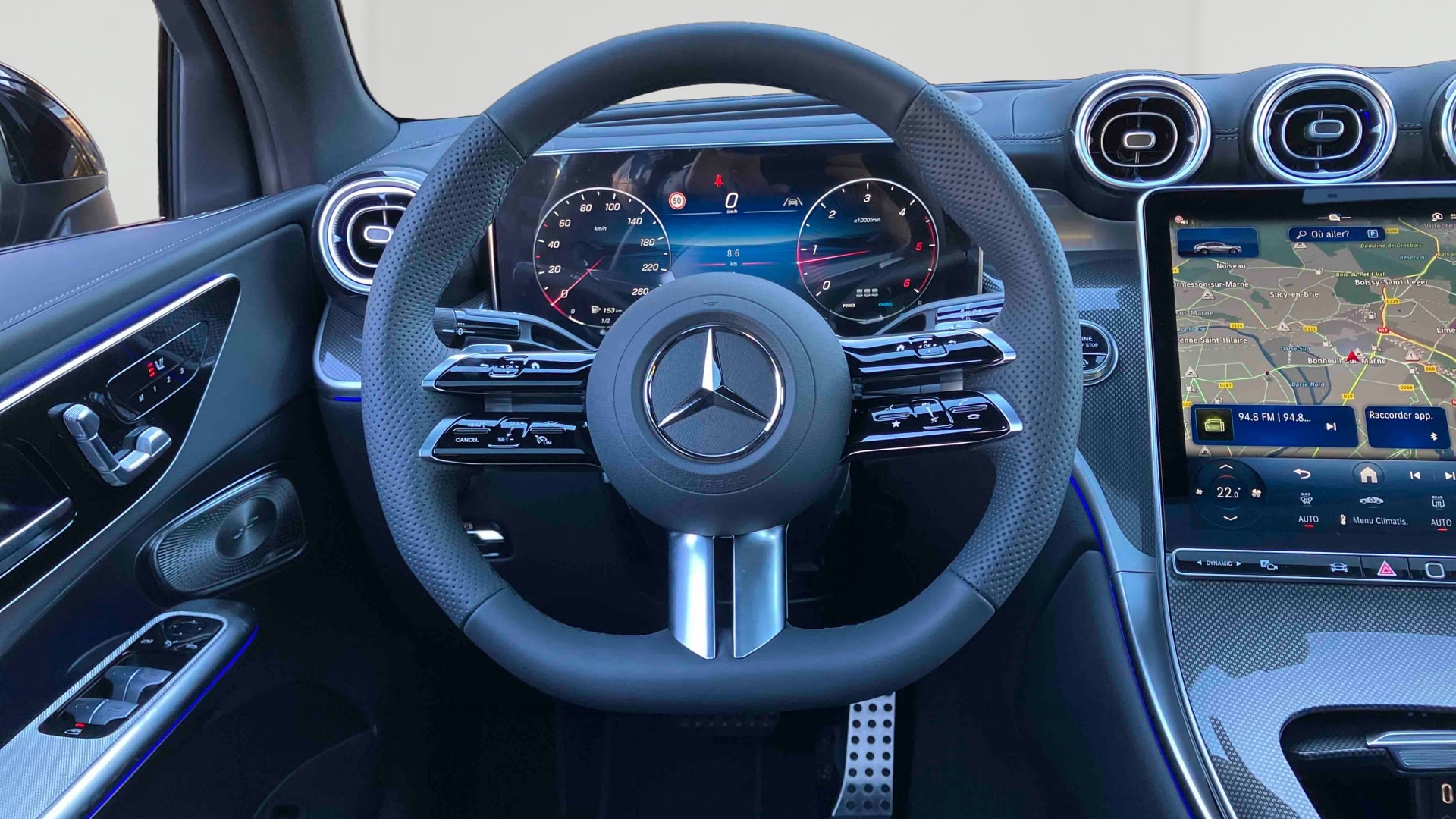 Mercedes-Benz GLC Coupe 220 d 4Matic AMG Line — Poste de pilotage