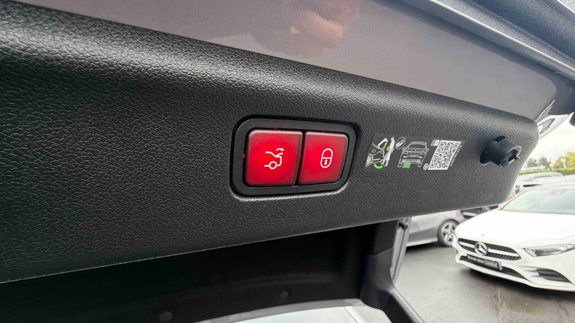 Mercedes-Benz Classe C 400 Electrique 4M AMG Line — photo 24