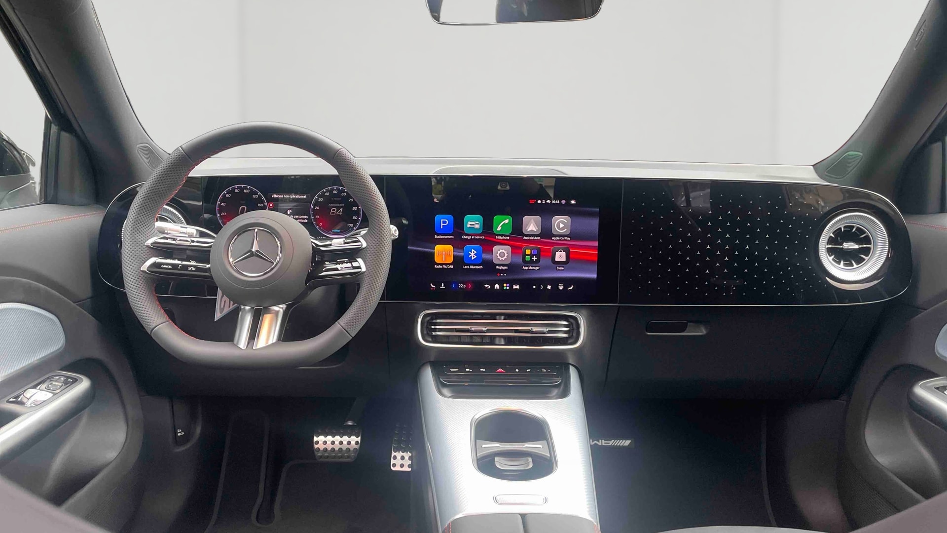 Mercedes-Benz GLB 200 electrique AMG Line — Planche de bord