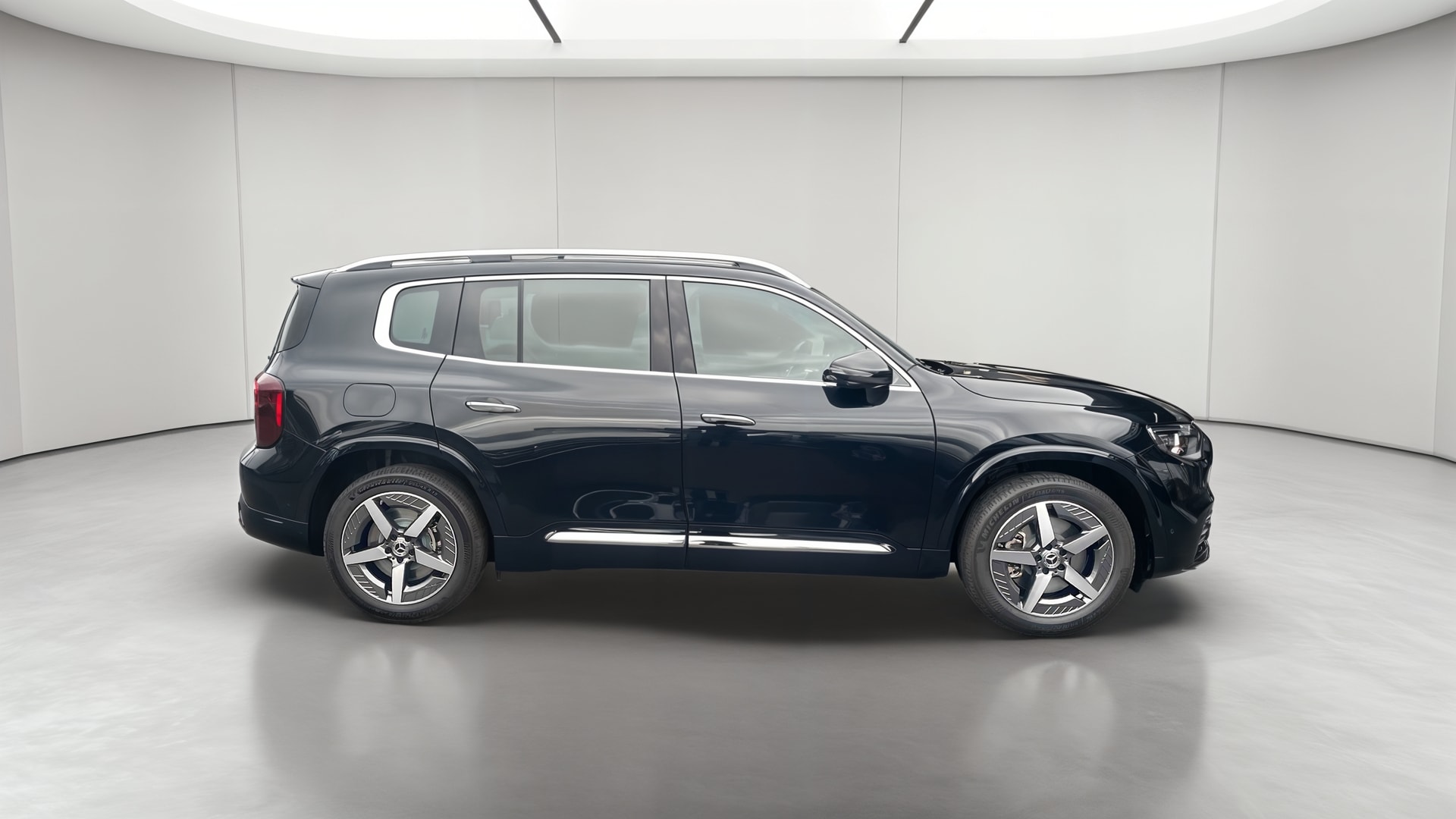 Mercedes-Benz GLB 200 electrique AMG Line — Profil droit