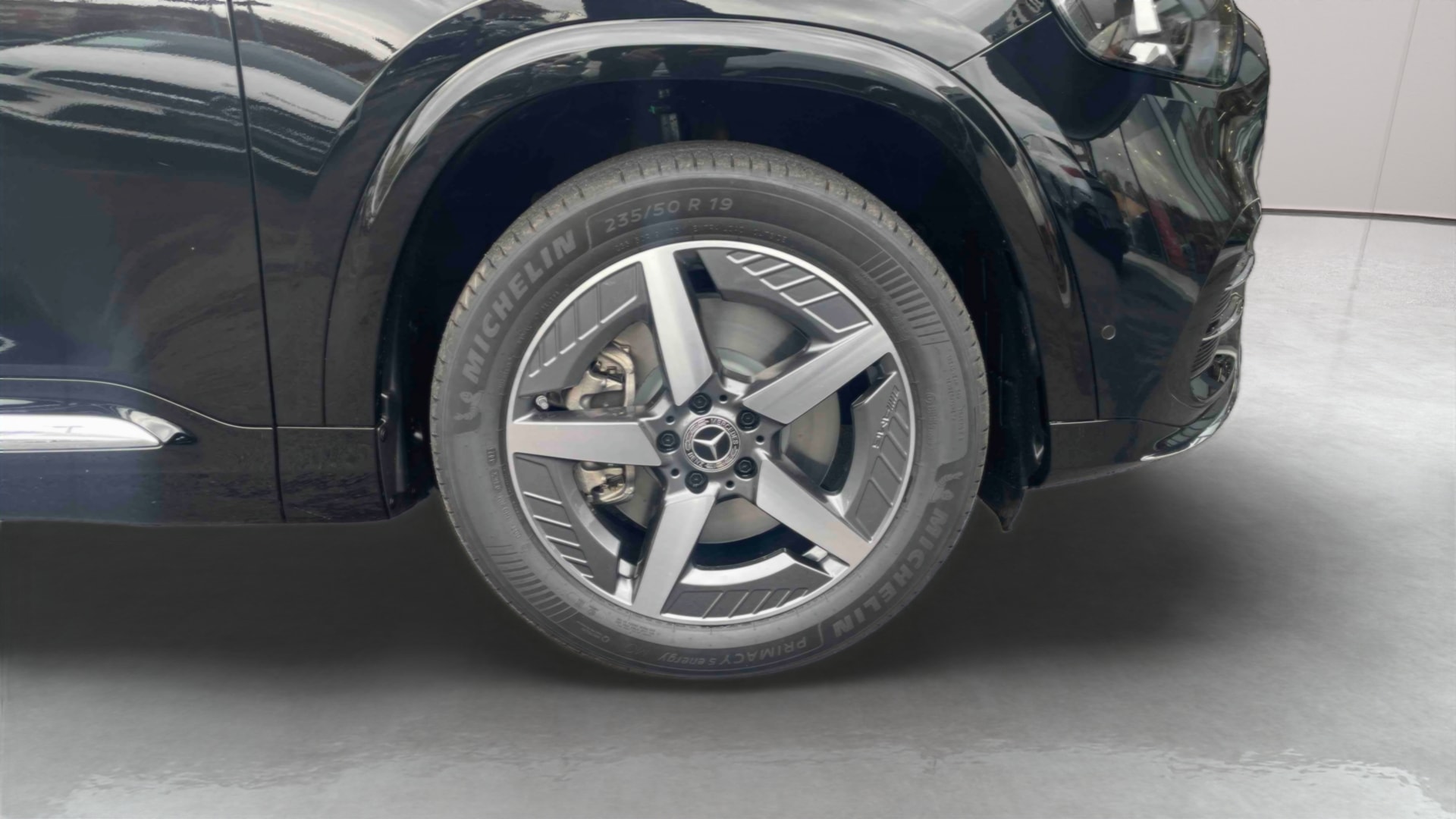Mercedes-Benz GLB 200 electrique AMG Line — Pneu avant gauche