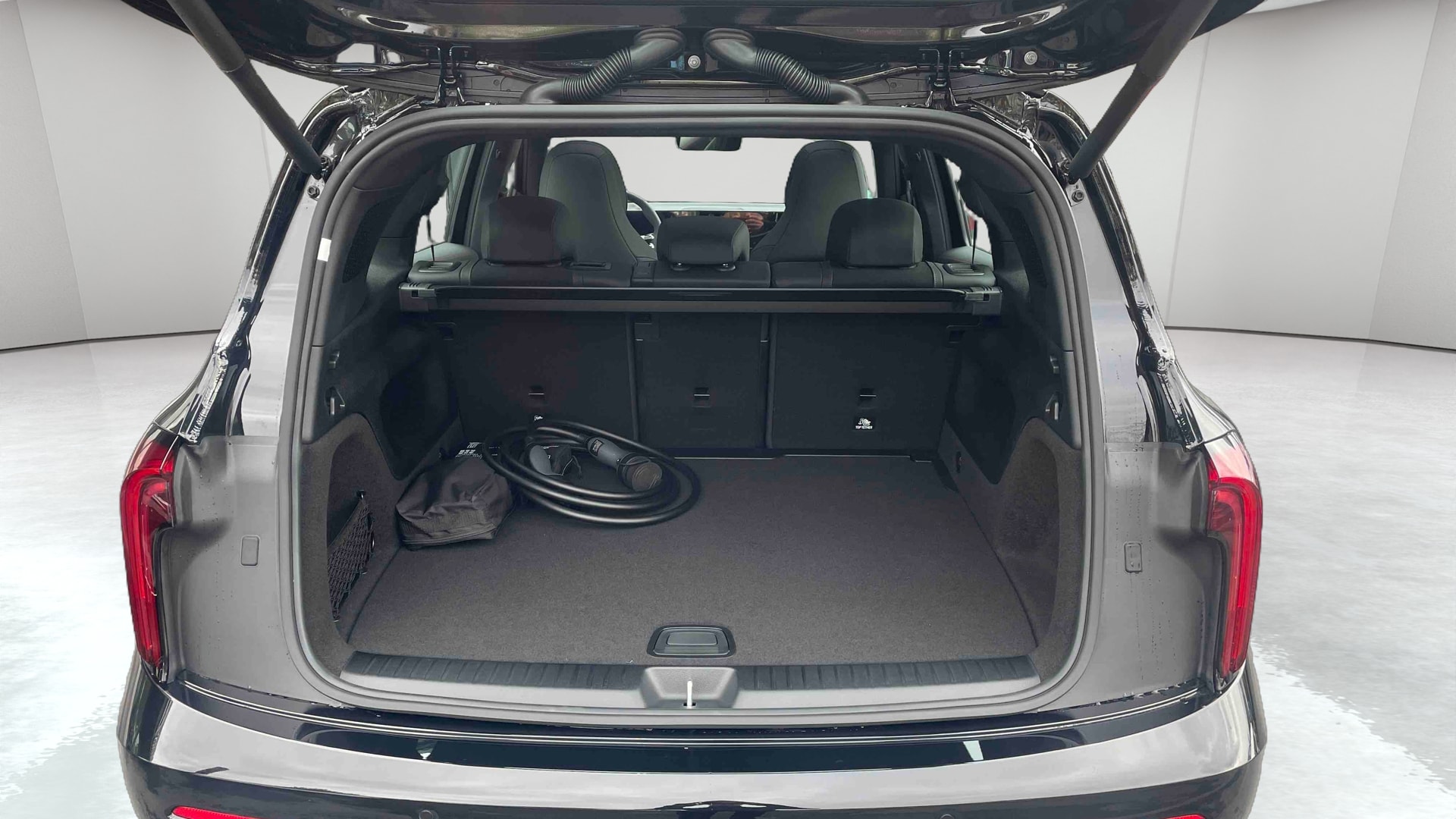 Mercedes-Benz GLB 200 electrique AMG Line — Coffre