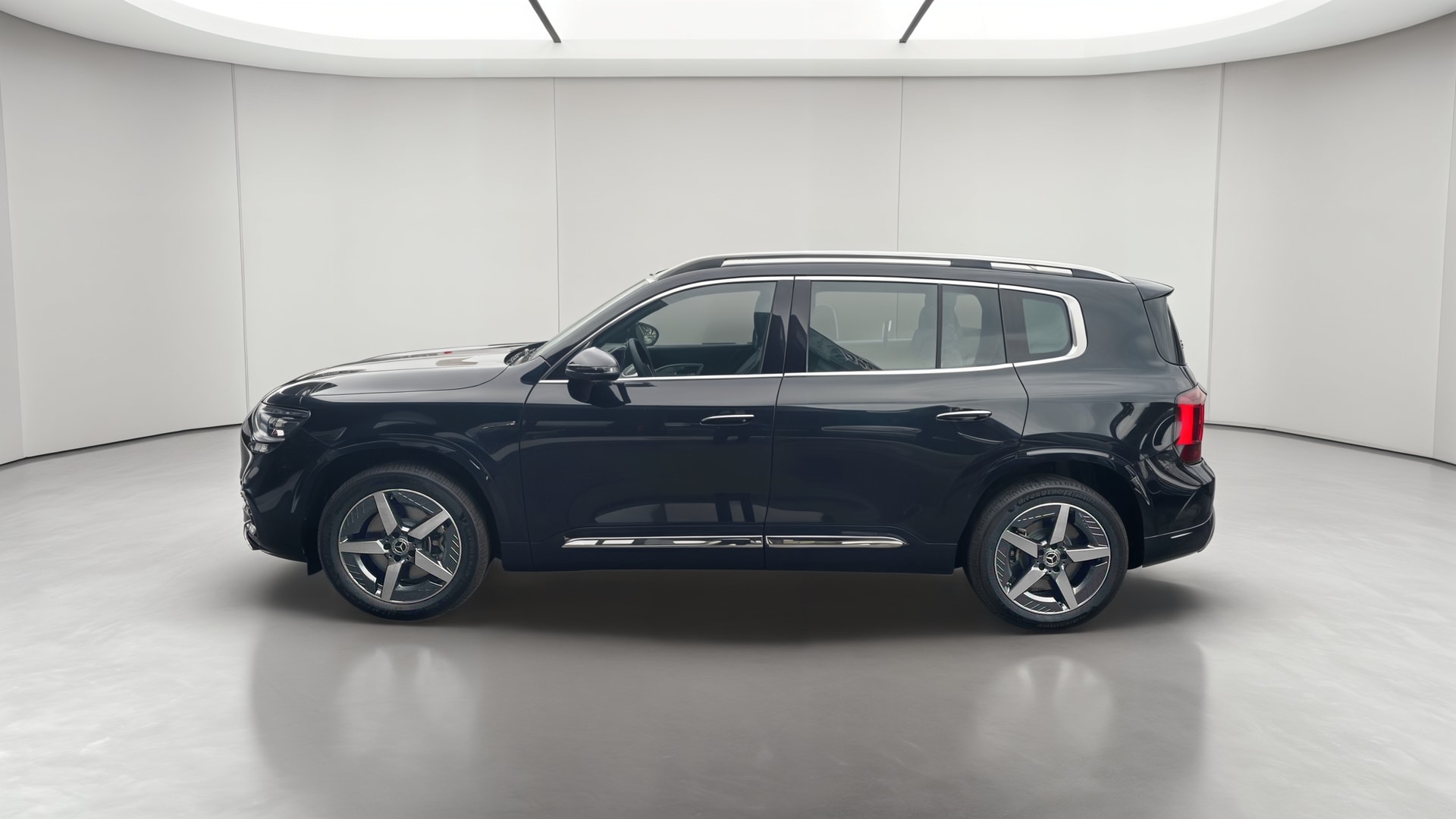Mercedes-Benz GLB 200 electrique AMG Line — Profil gauche