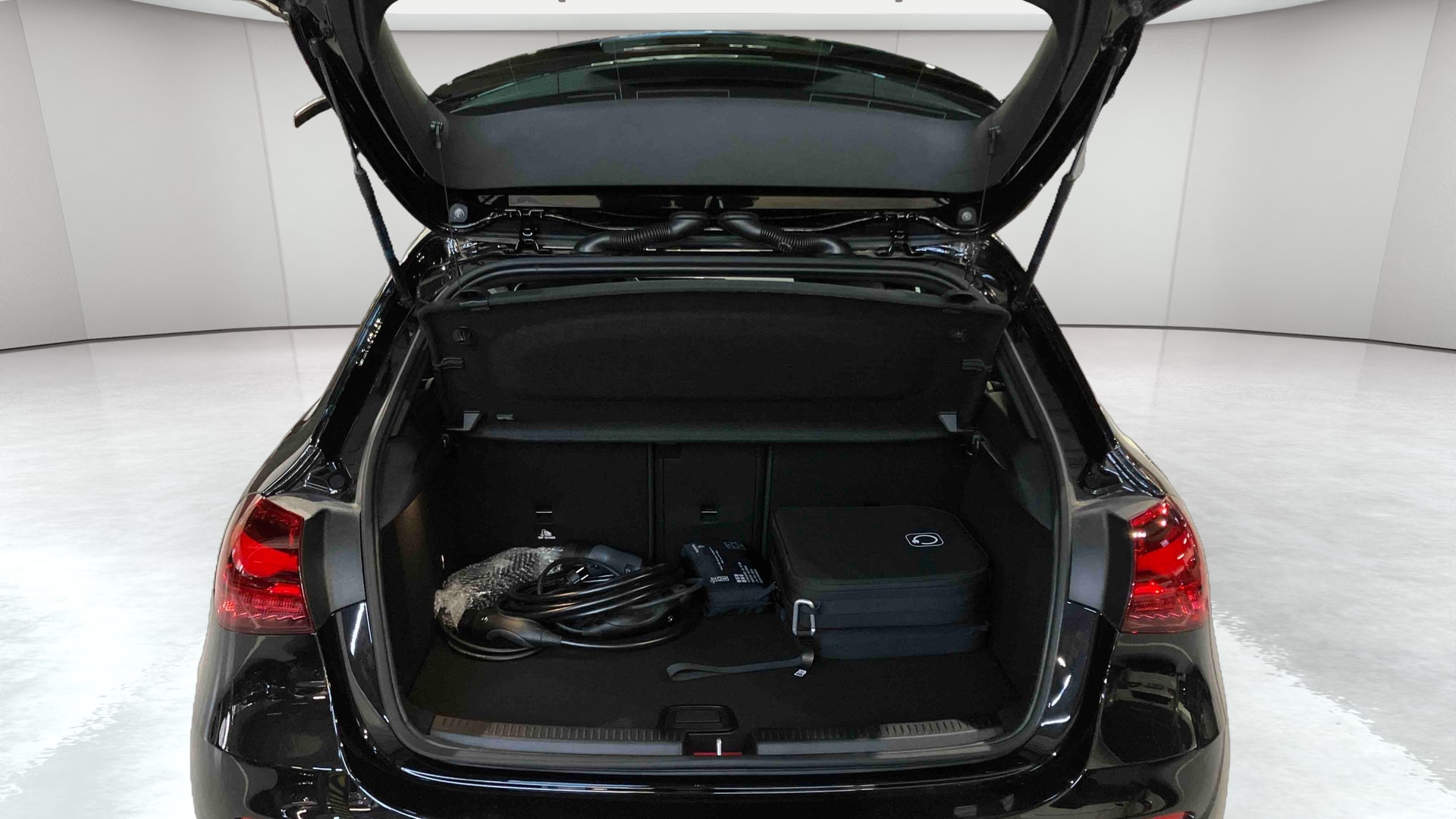 Mercedes-Benz Classe A 250 e 8G-DCT Business Line — Coffre
