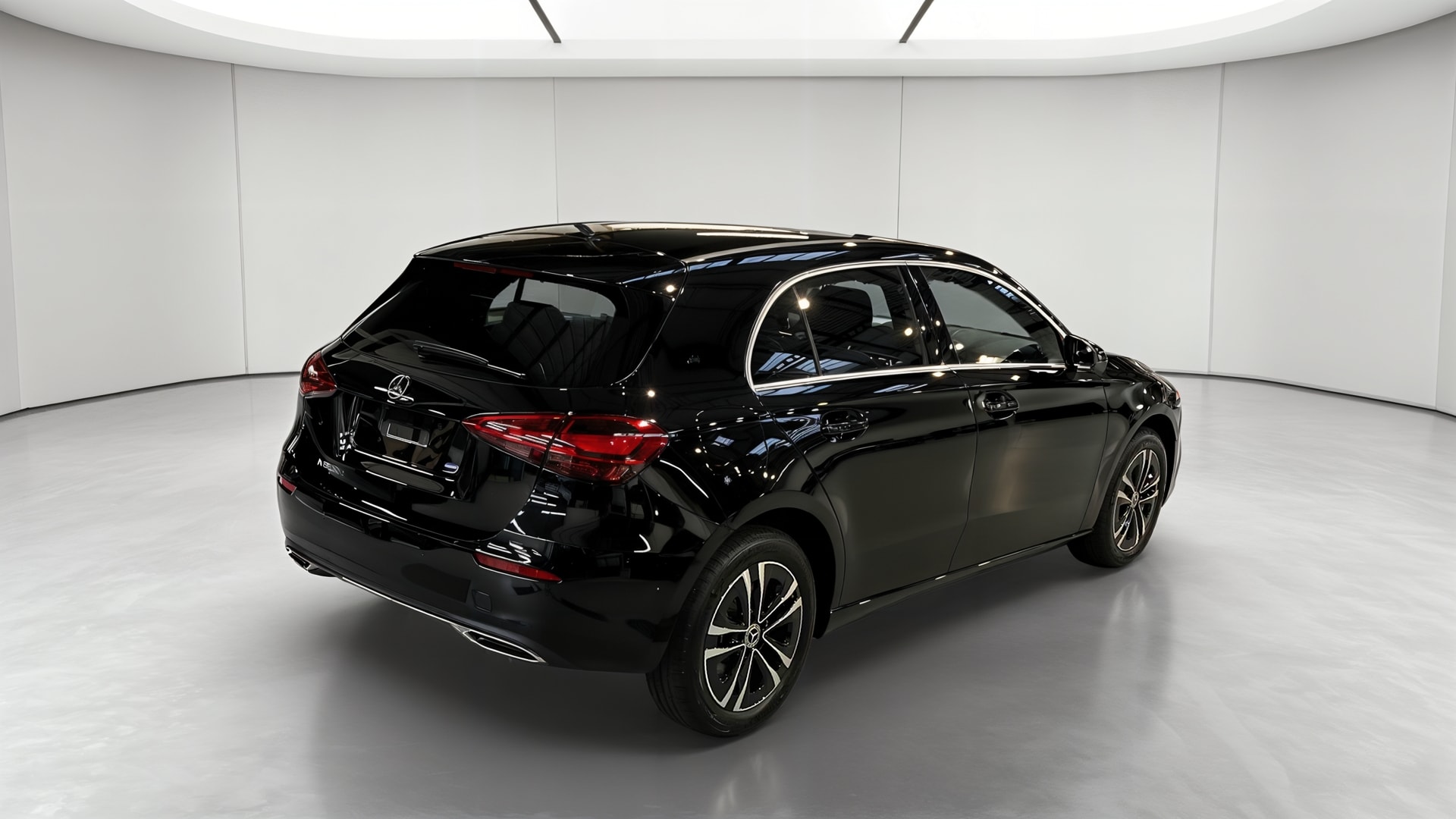 Mercedes-Benz Classe A 250 e 8G-DCT Business Line — 3/4 arrière gauche