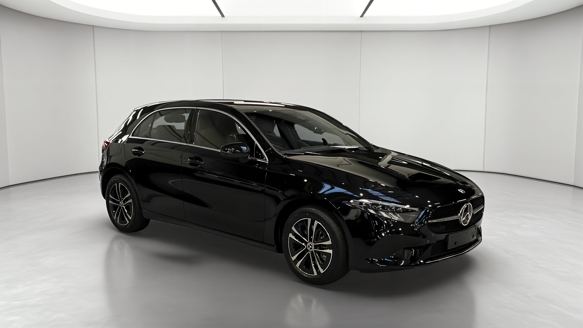 Mercedes-Benz Classe A 250 e 8G-DCT Business Line — 3/4 avant gauche