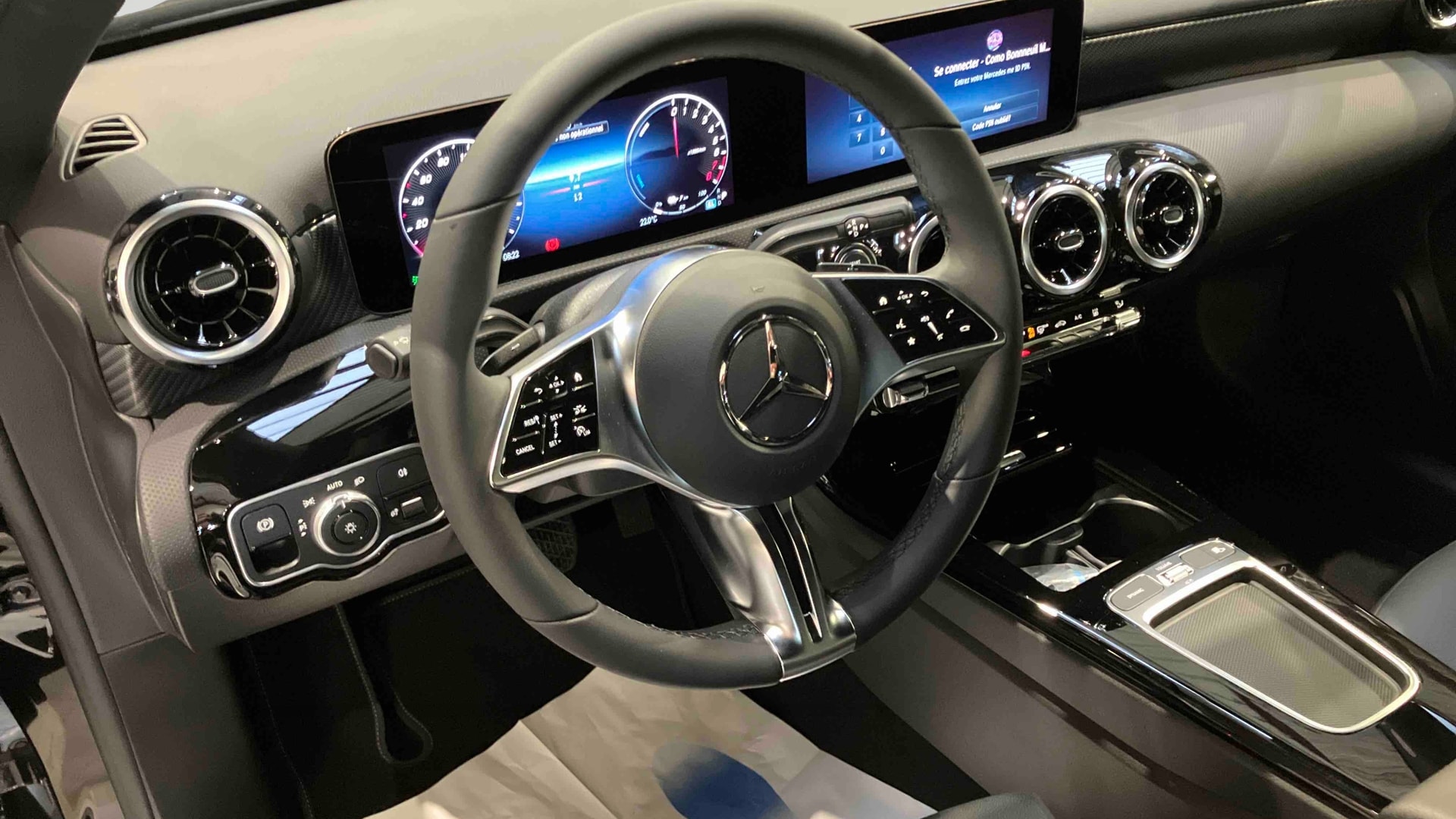 Mercedes-Benz Classe A 250 e 8G-DCT Business Line — Poste de pilotage