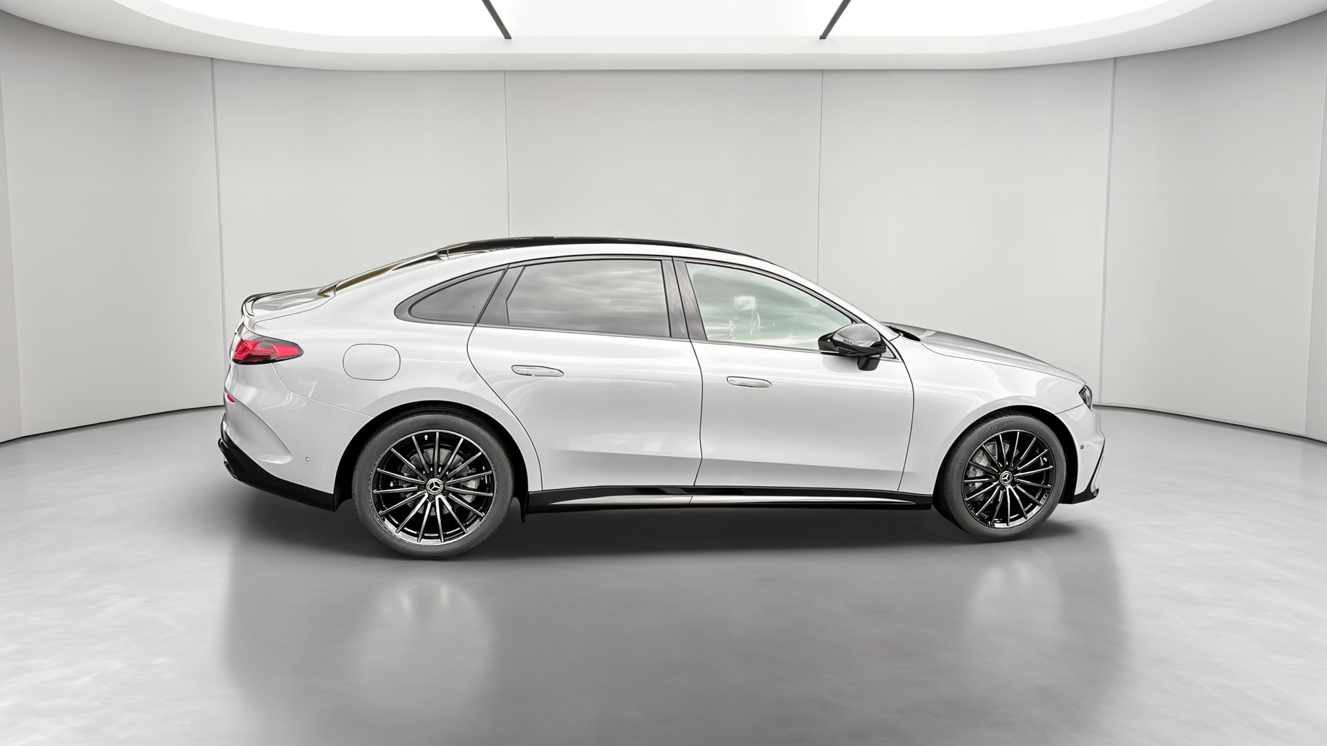 Mercedes-Benz Classe C 400 Electrique 4M AMG Line — Profil droit