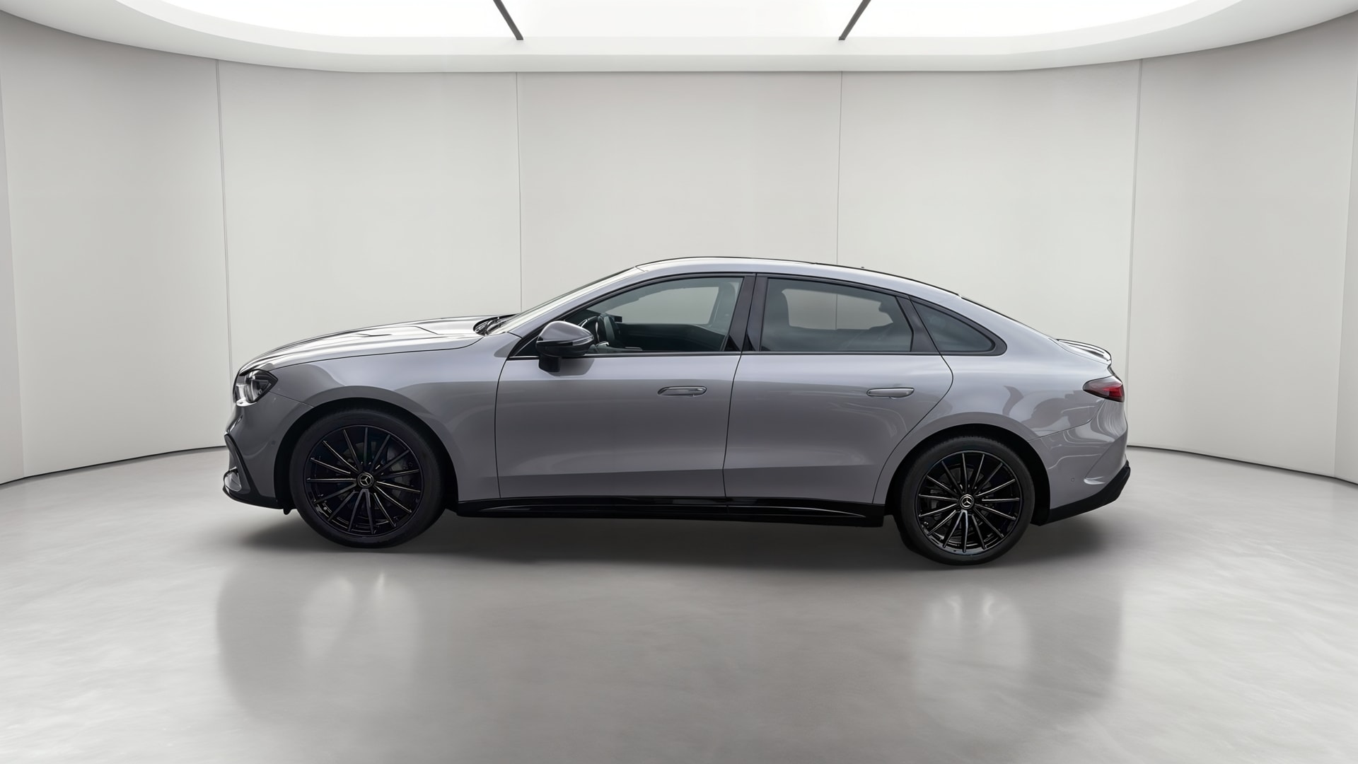 Mercedes-Benz Classe C 400 Electrique 4M AMG Line — Profil gauche