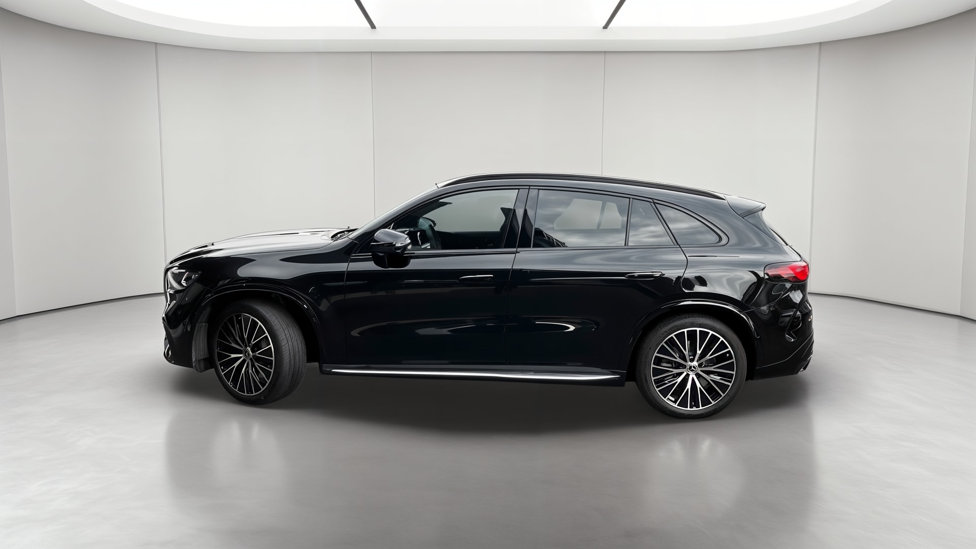Mercedes-Benz GLC 400 EQ 4M AMG Line — Profil droit