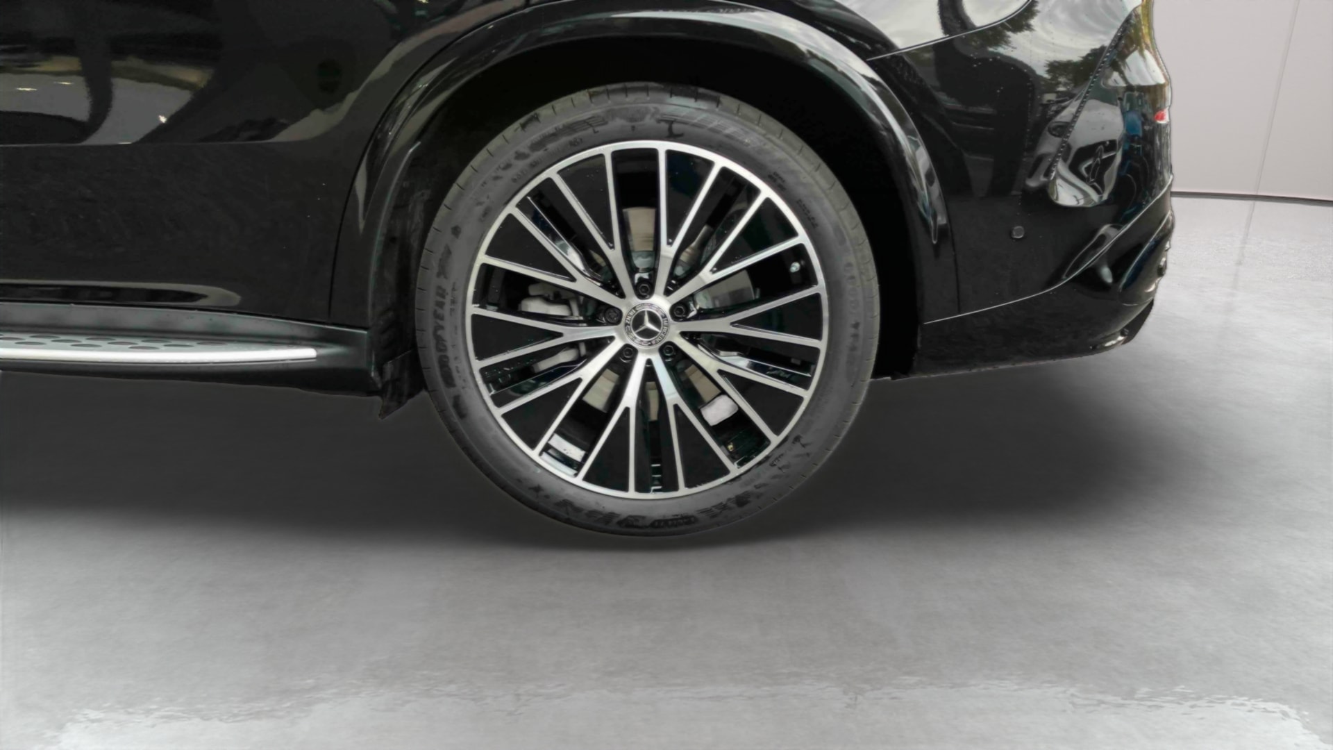 Mercedes-Benz GLC 400 EQ 4M AMG Line — Pneu avant gauche