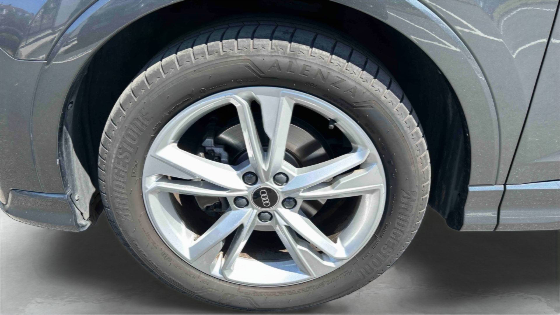 Audi Q3 Sportback 35 TFSI 150 ch S tronic 7 S line — Pneu avant gauche